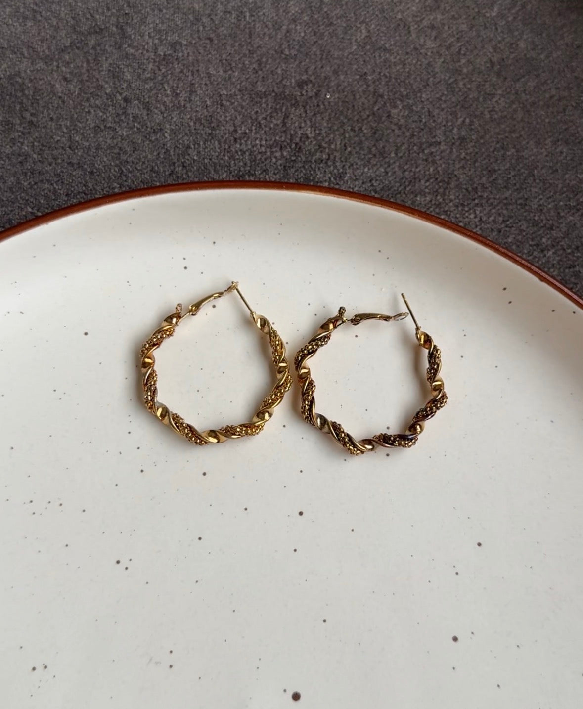 E262 ONE HOOP RUSTED