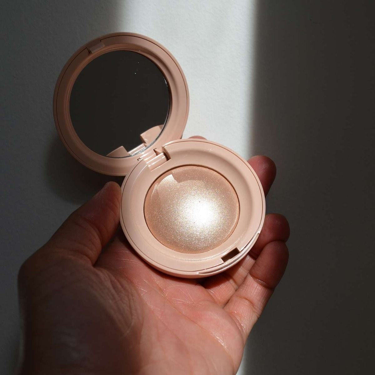 RARE BEAUTY POSITIVE LIGHT ENLIMUNEUR TOUCHER SOYEUX