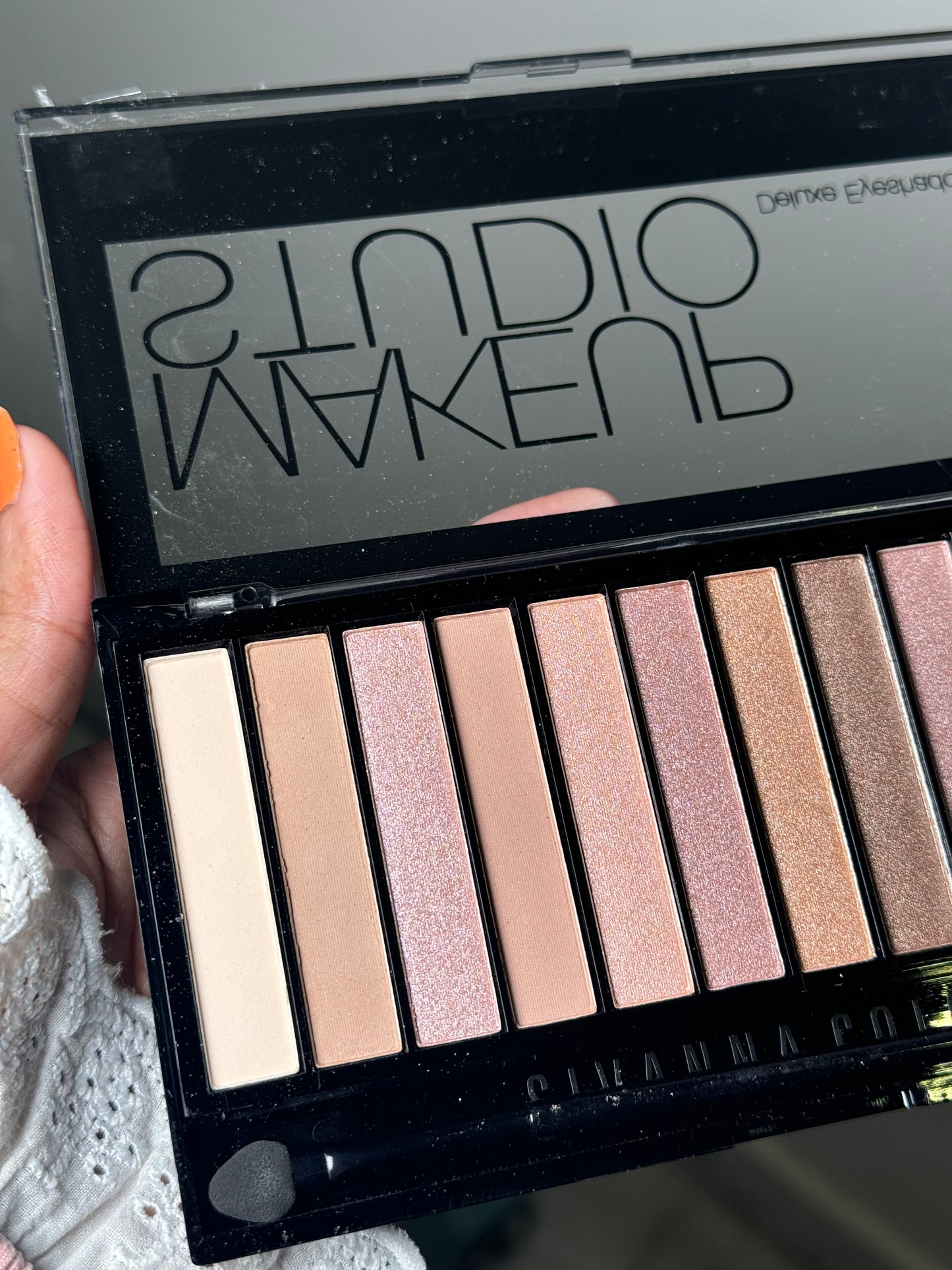 02 DELUXE EYESHADOW PALETTE