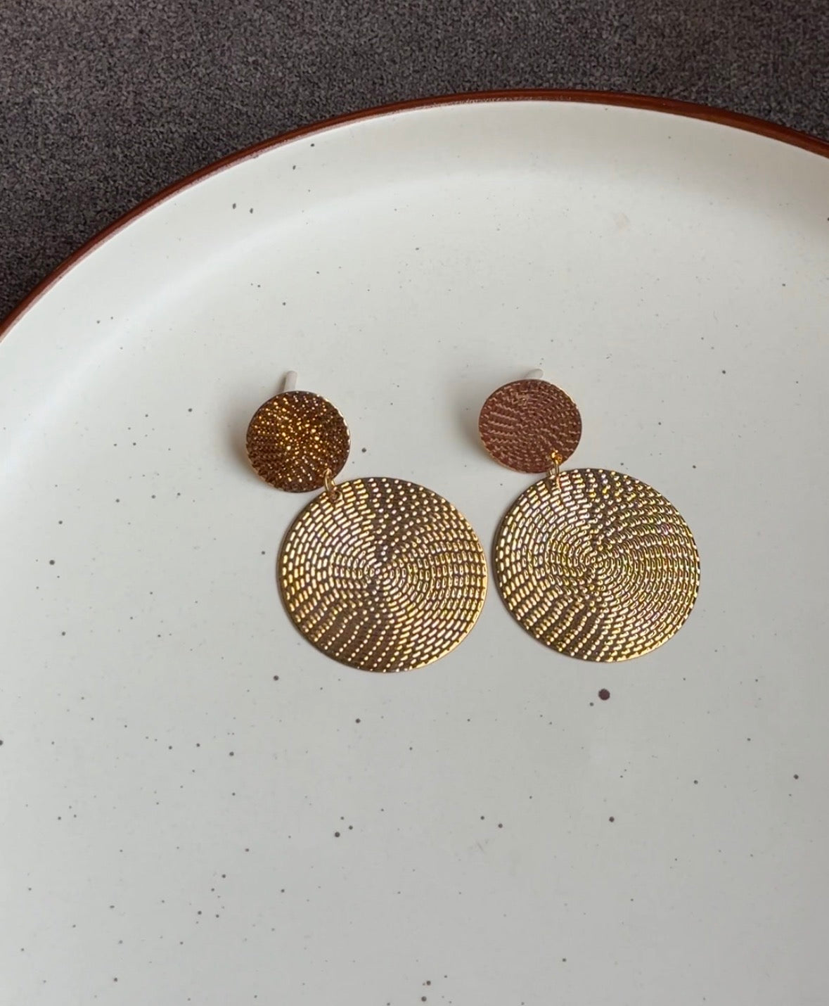 E257 GOLDEN EARRINGS