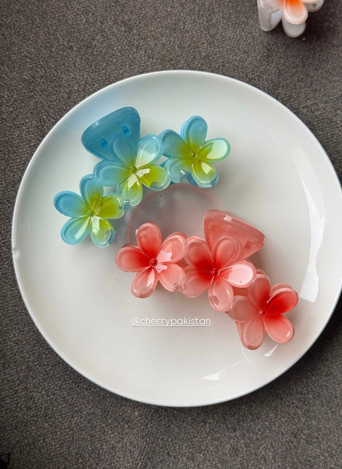 B33 FLOWER HAIR CLAWS