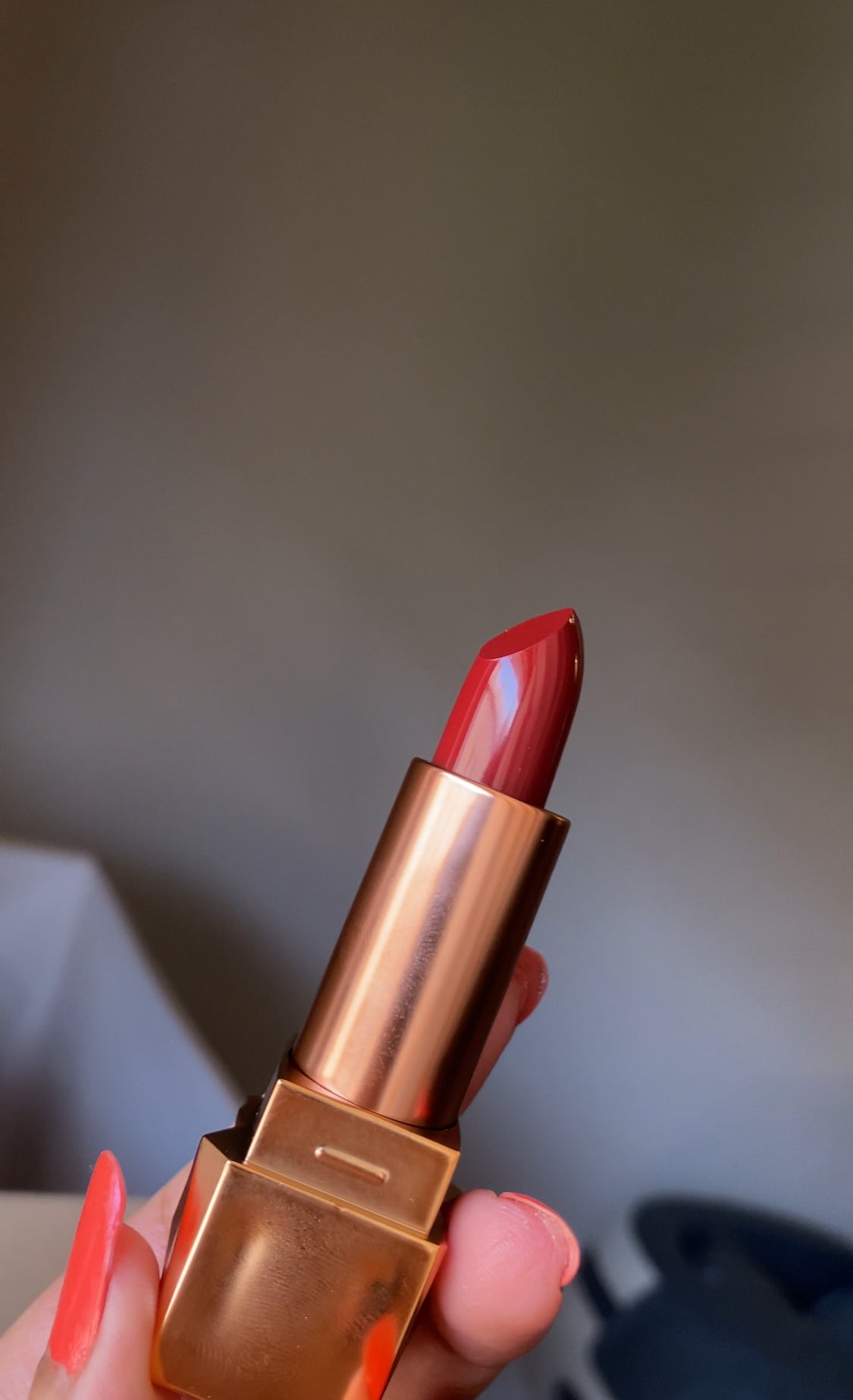 D 02 MORECOOL MAROON LIPSTICK