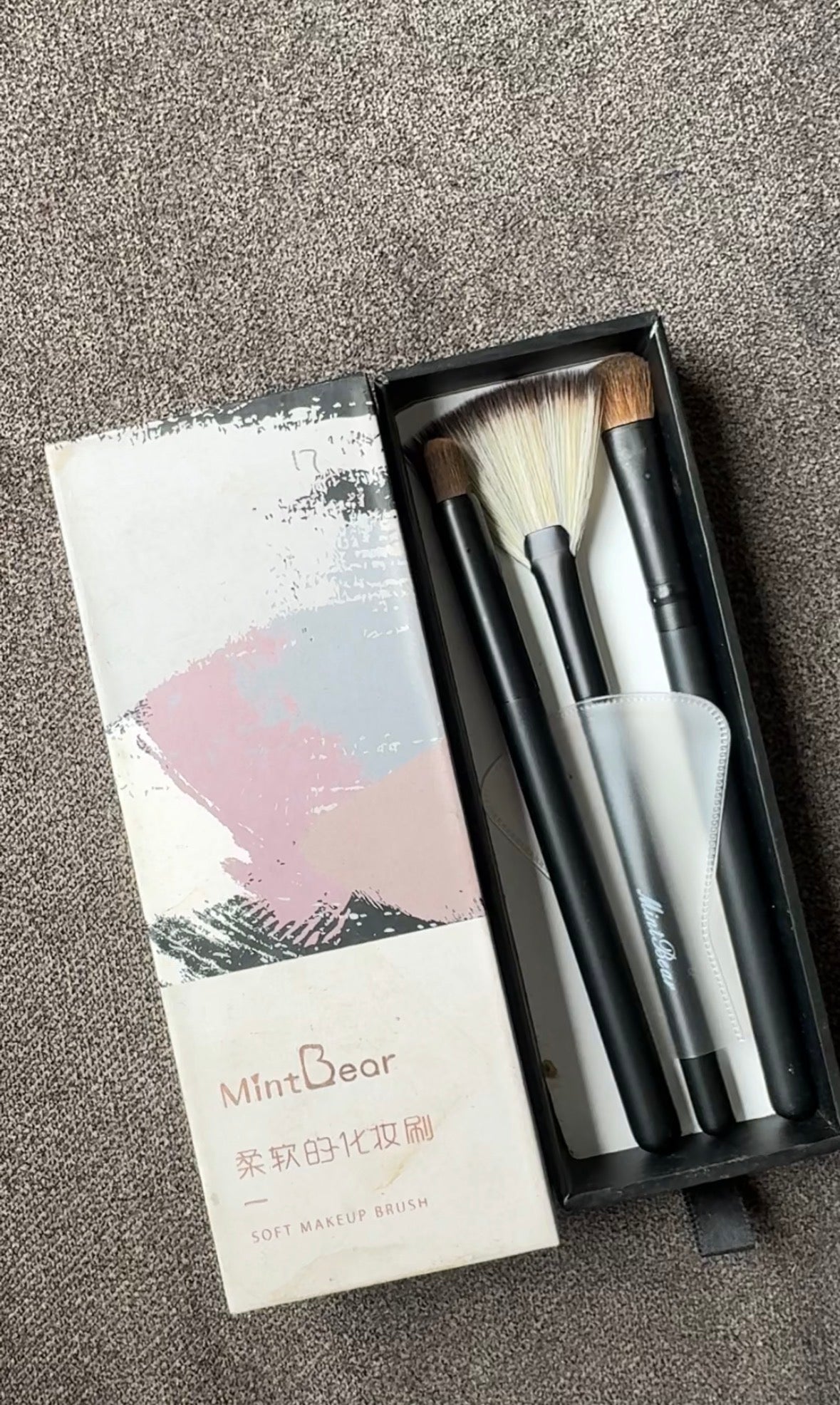 D17 MINTBEAR BRUSH SET OF THREE BRUSHES