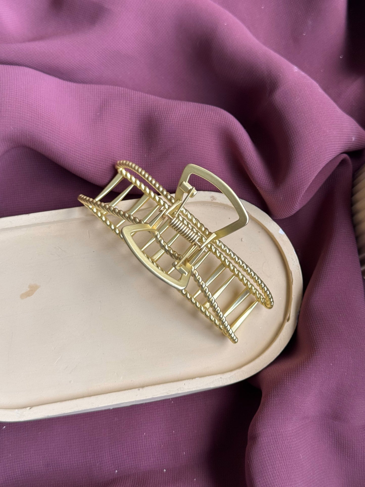 A25 METAL HAIR CLAW