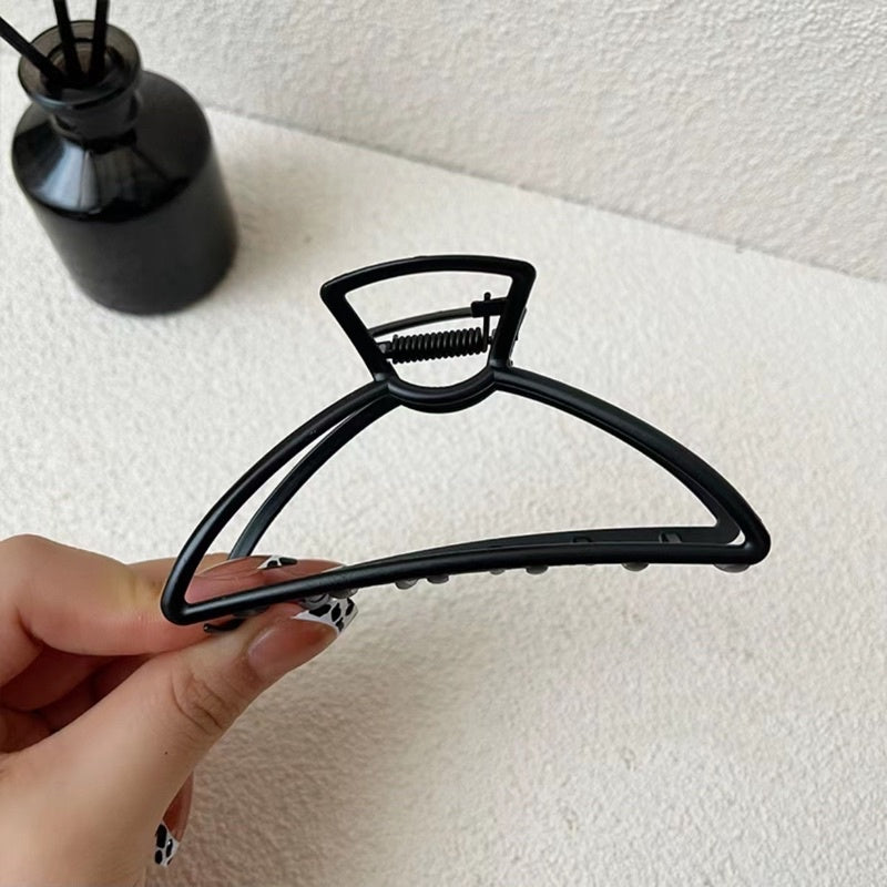 E38 METAL HAIR CLAW