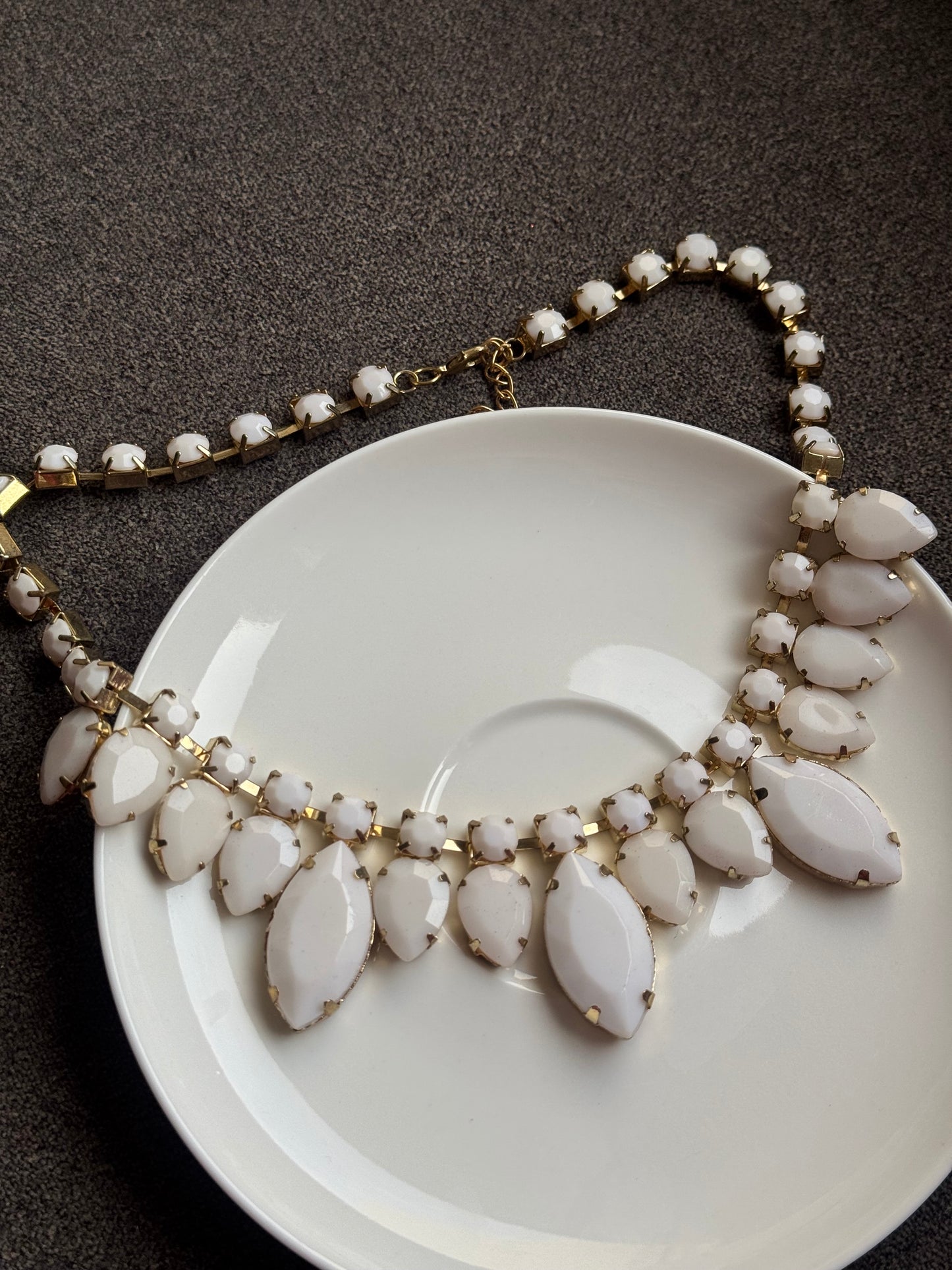 B223 FANCY WHITE NECKLACE