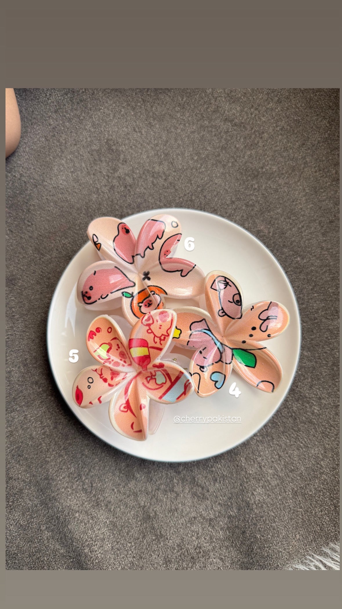 CARTOON FLOWER HAIR CLAWS