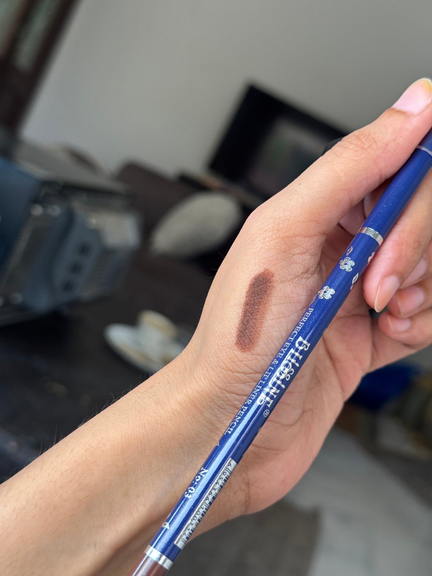 DARK BROWN LIP LINER BY BLISSINE