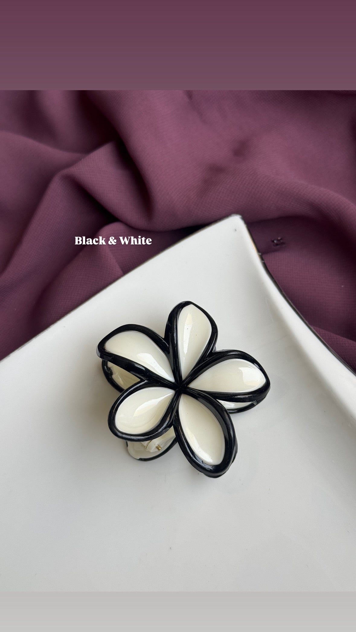 DAISY FLOWER HAIR CLAWS