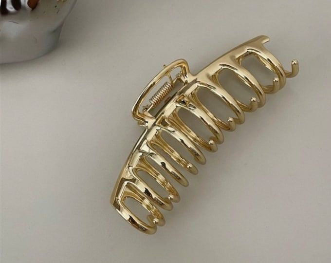 GOLDEN LARGE CLAW CLIP IN METAL