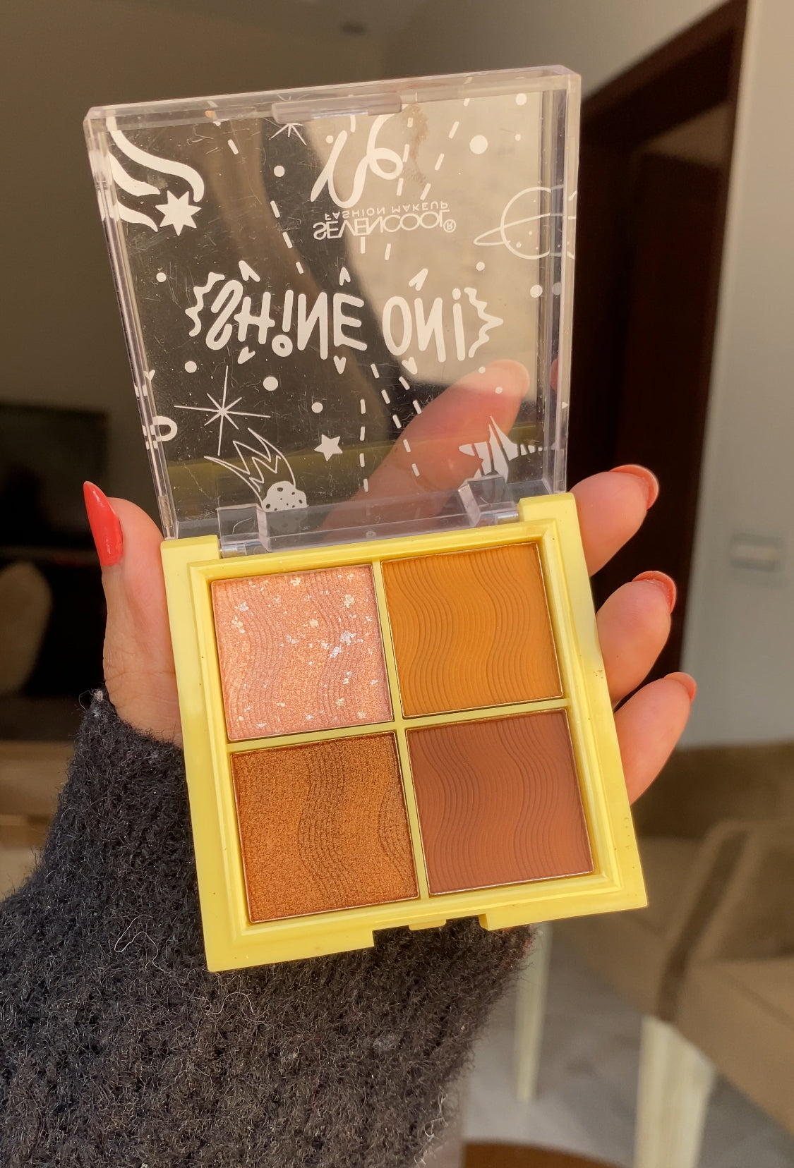 01 SHINE ON EYESHADOW PALETTE