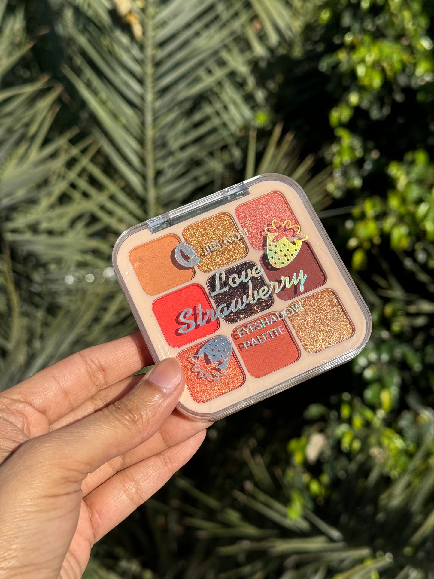 LOVE STRAWBERRY EYESHADOW PALETTE