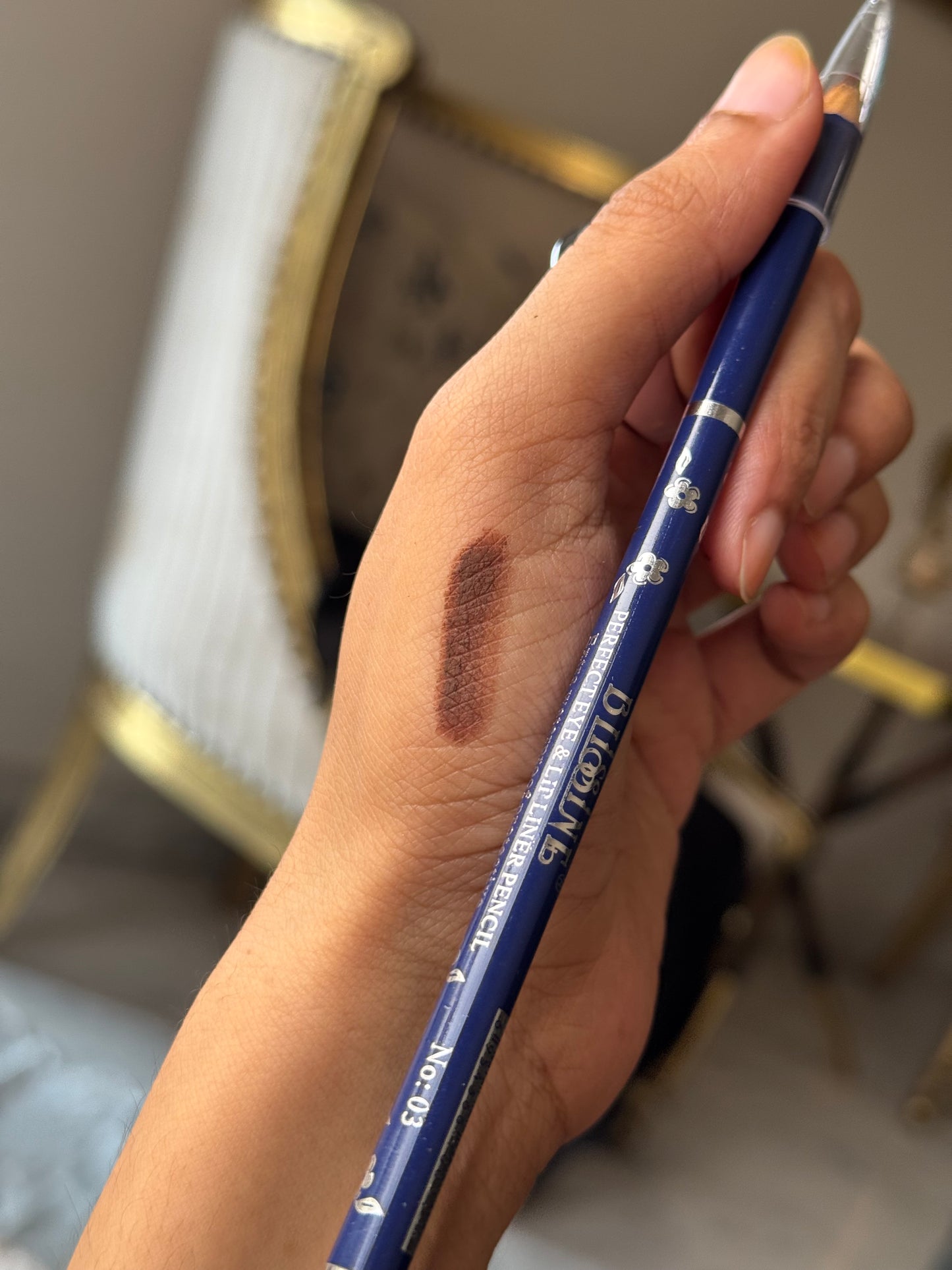 DARK BROWN LIP LINER BY BLISSINE