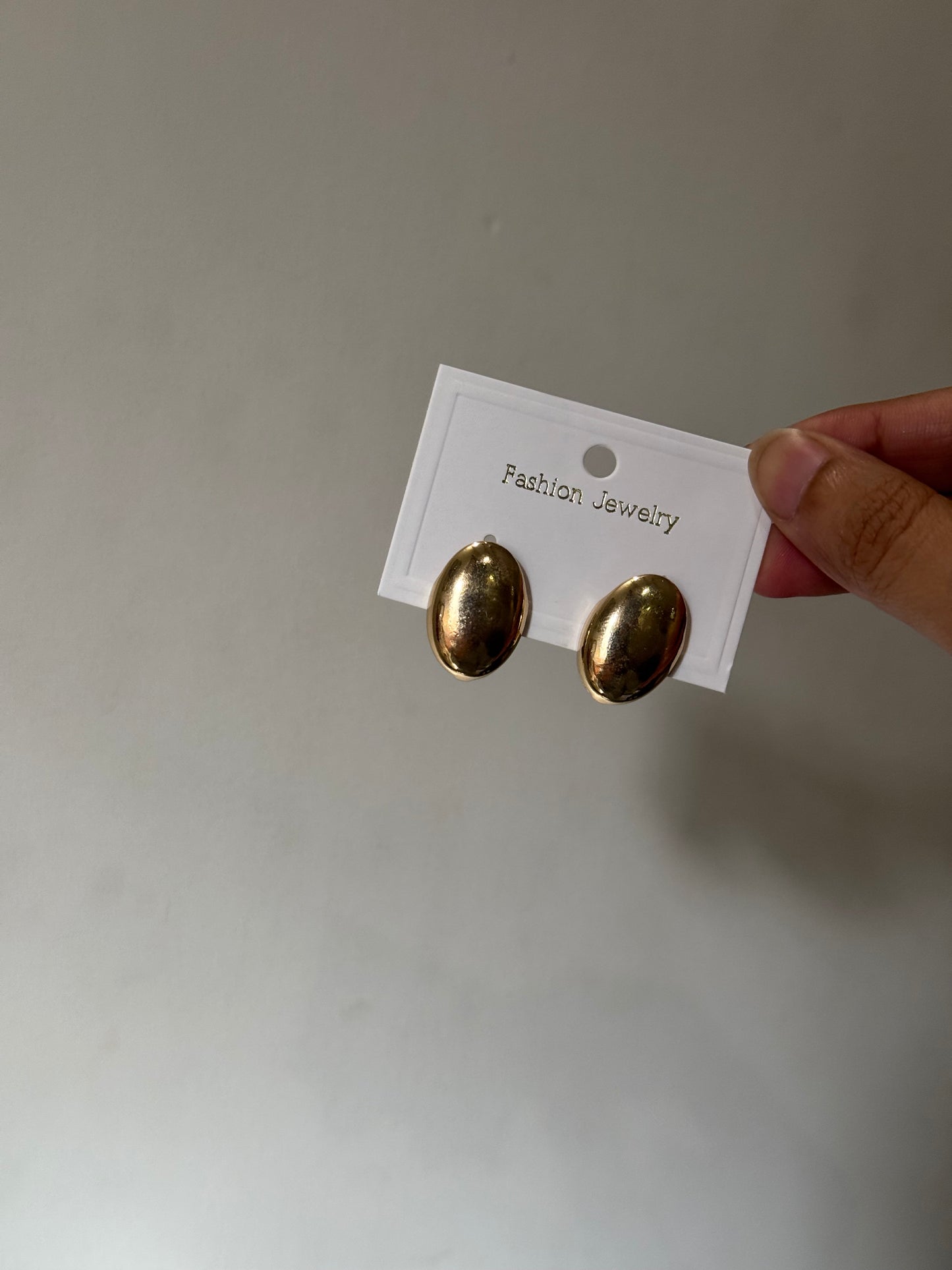 OVAL GOLDEN STUDS