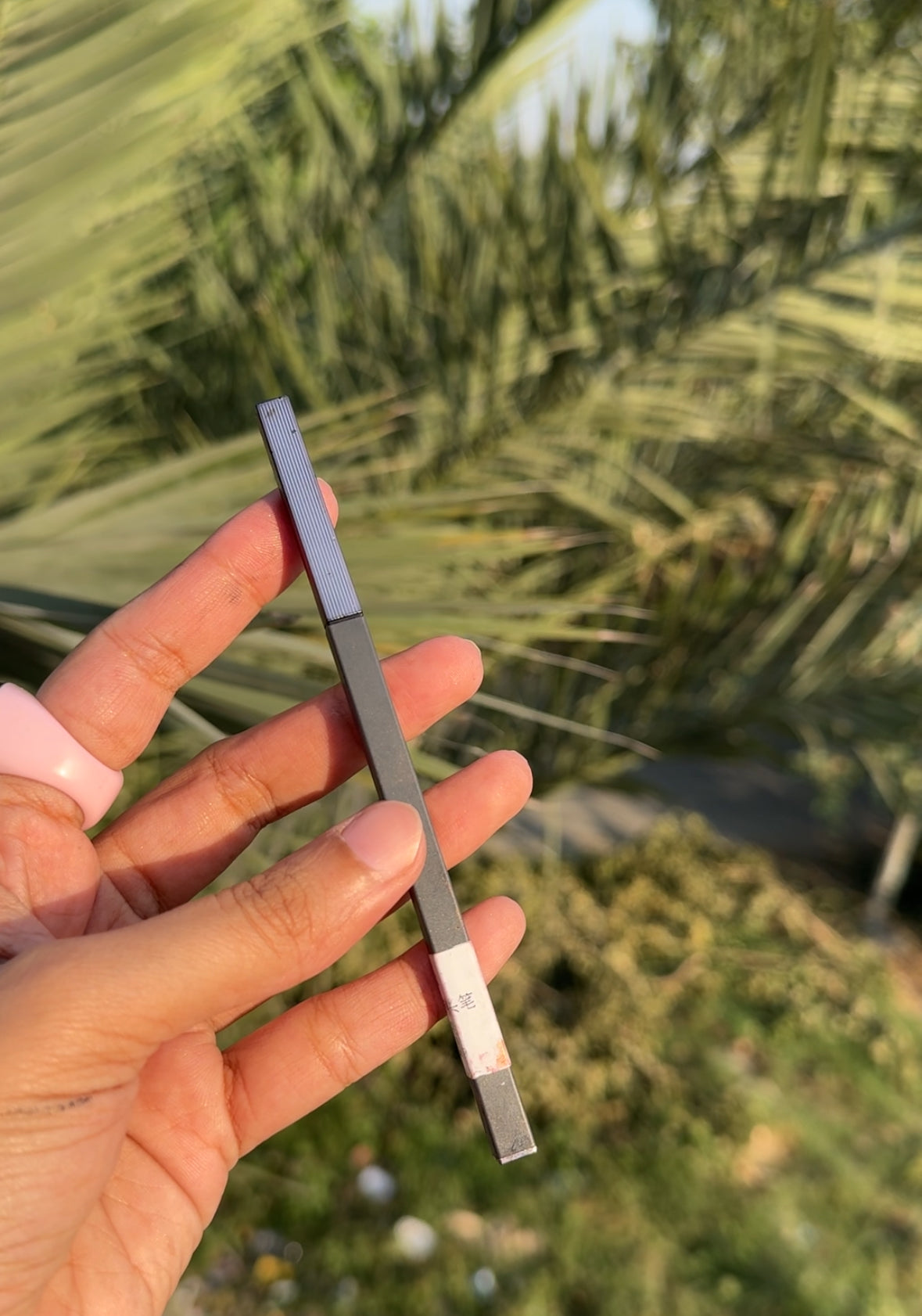 B107 MAROON GLITTER PENCIL