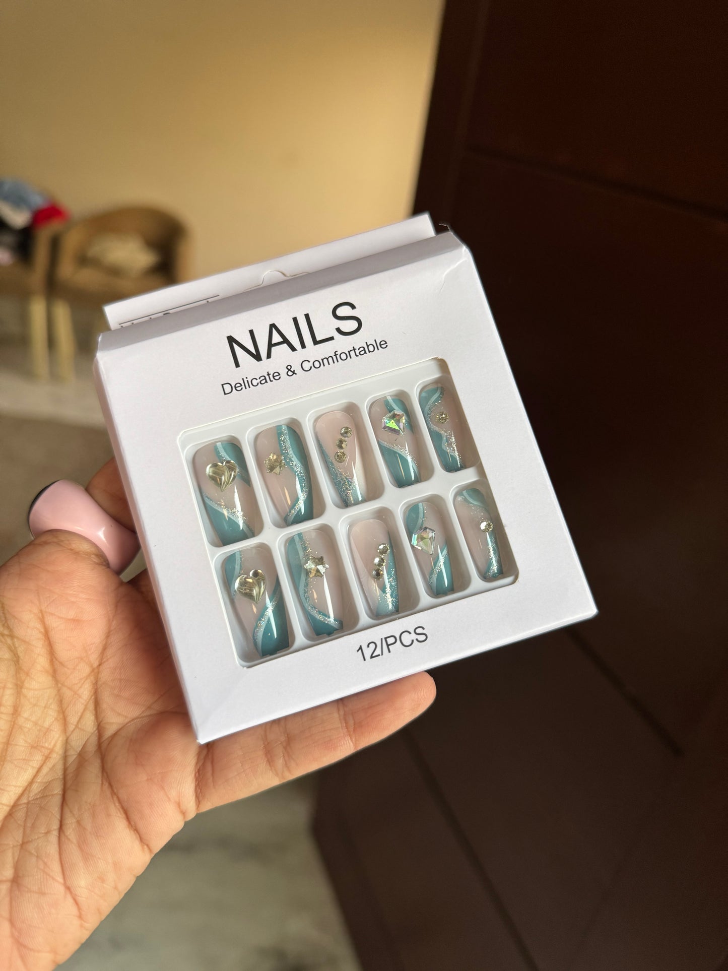 C6 NAIL SET WITH STICKER PACK (12 PIECES)
