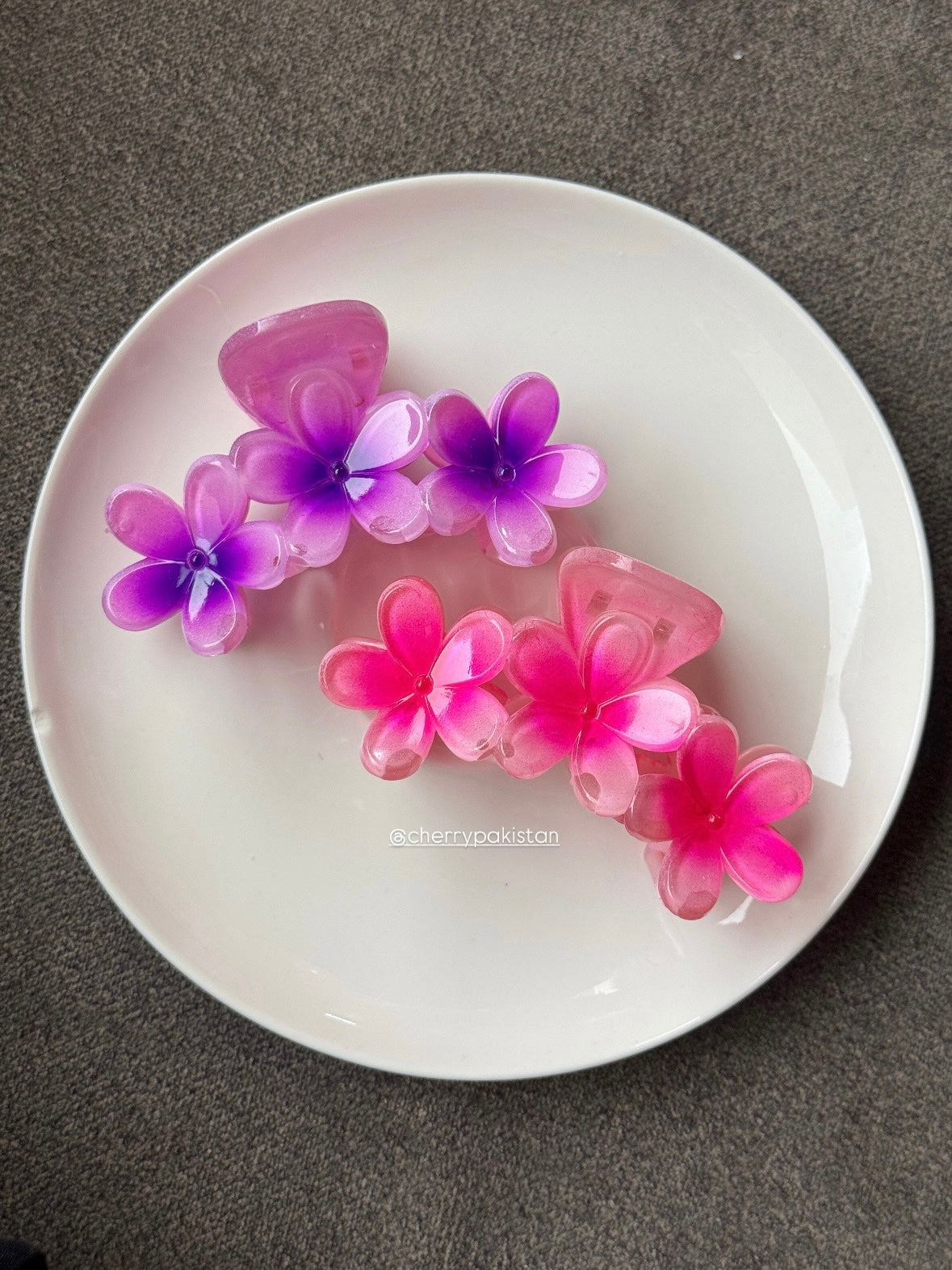 B33 FLOWER HAIR CLAWS
