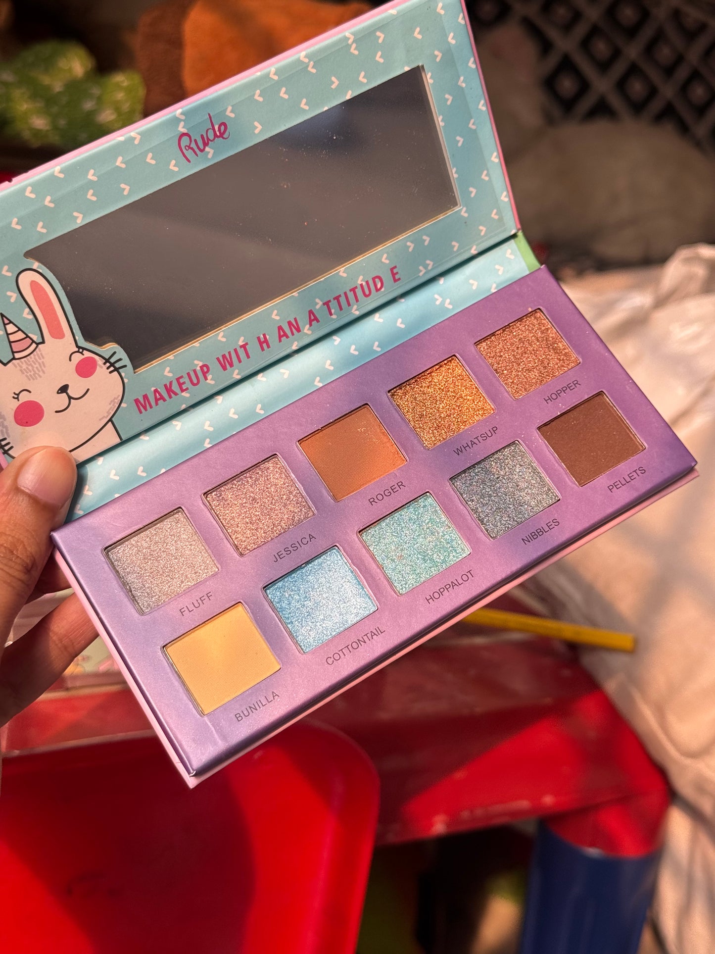 RUGS RUNNY EYESHADOW PALETTE