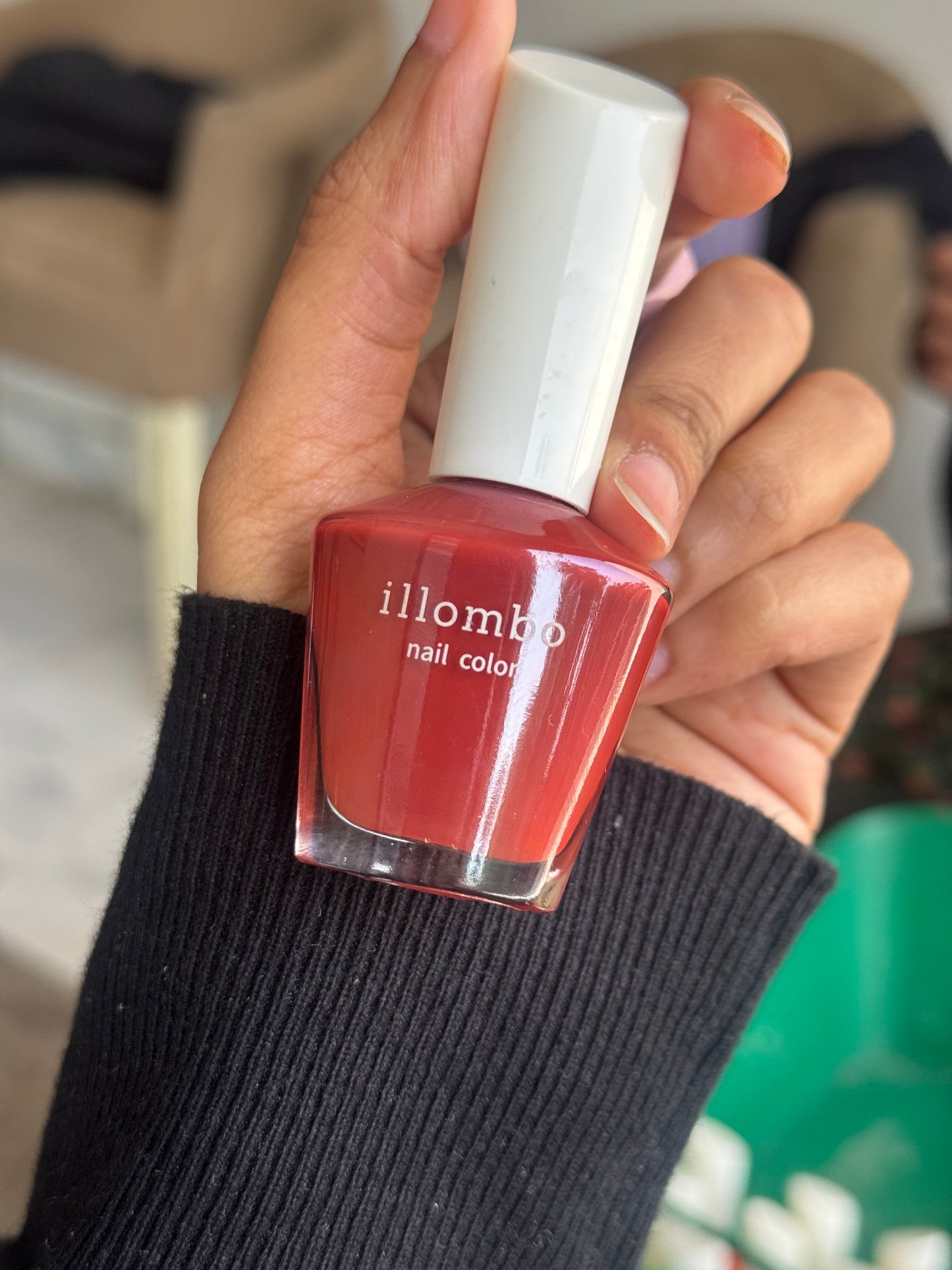 R11 illombo nail color