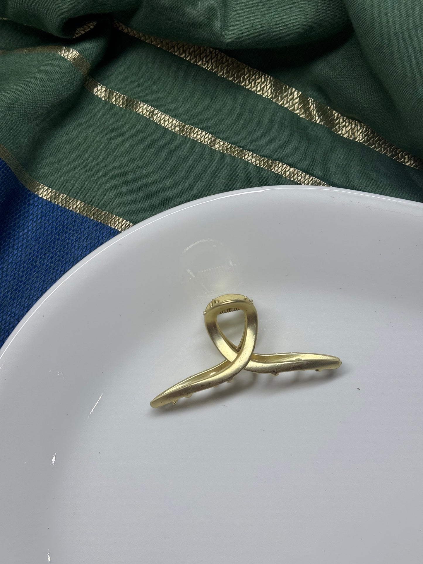 B63 SMALL METAL HAIR CLAW