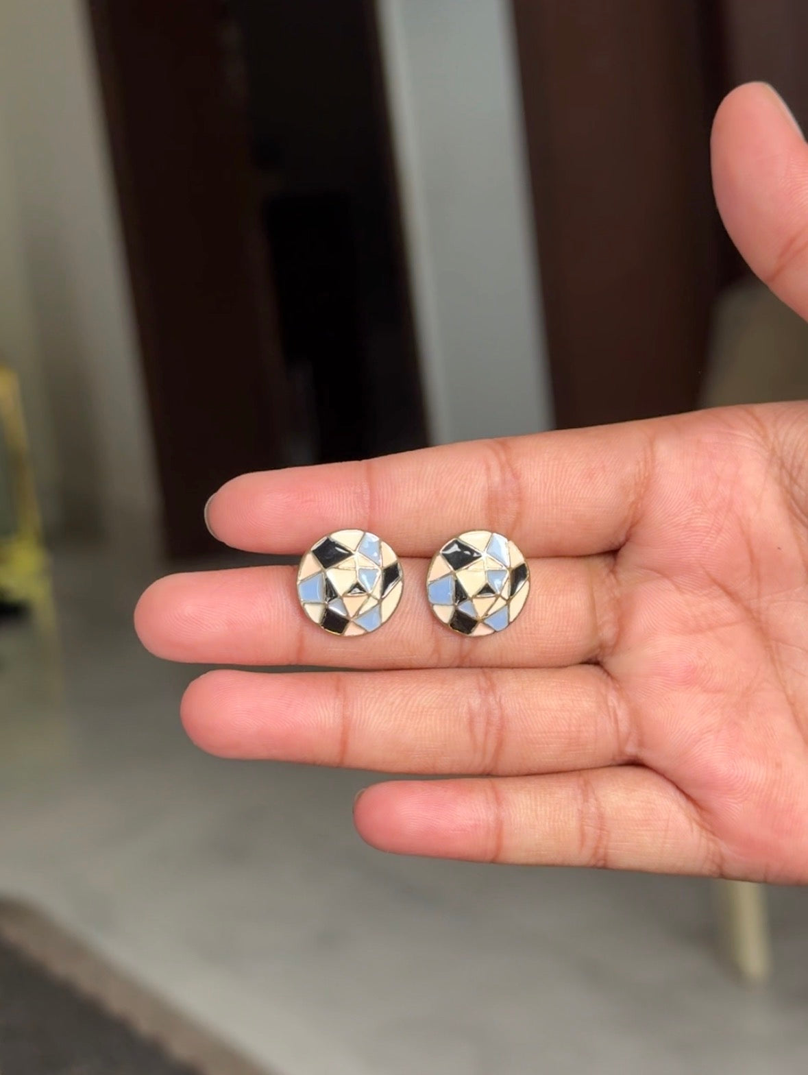 E236 STUDS