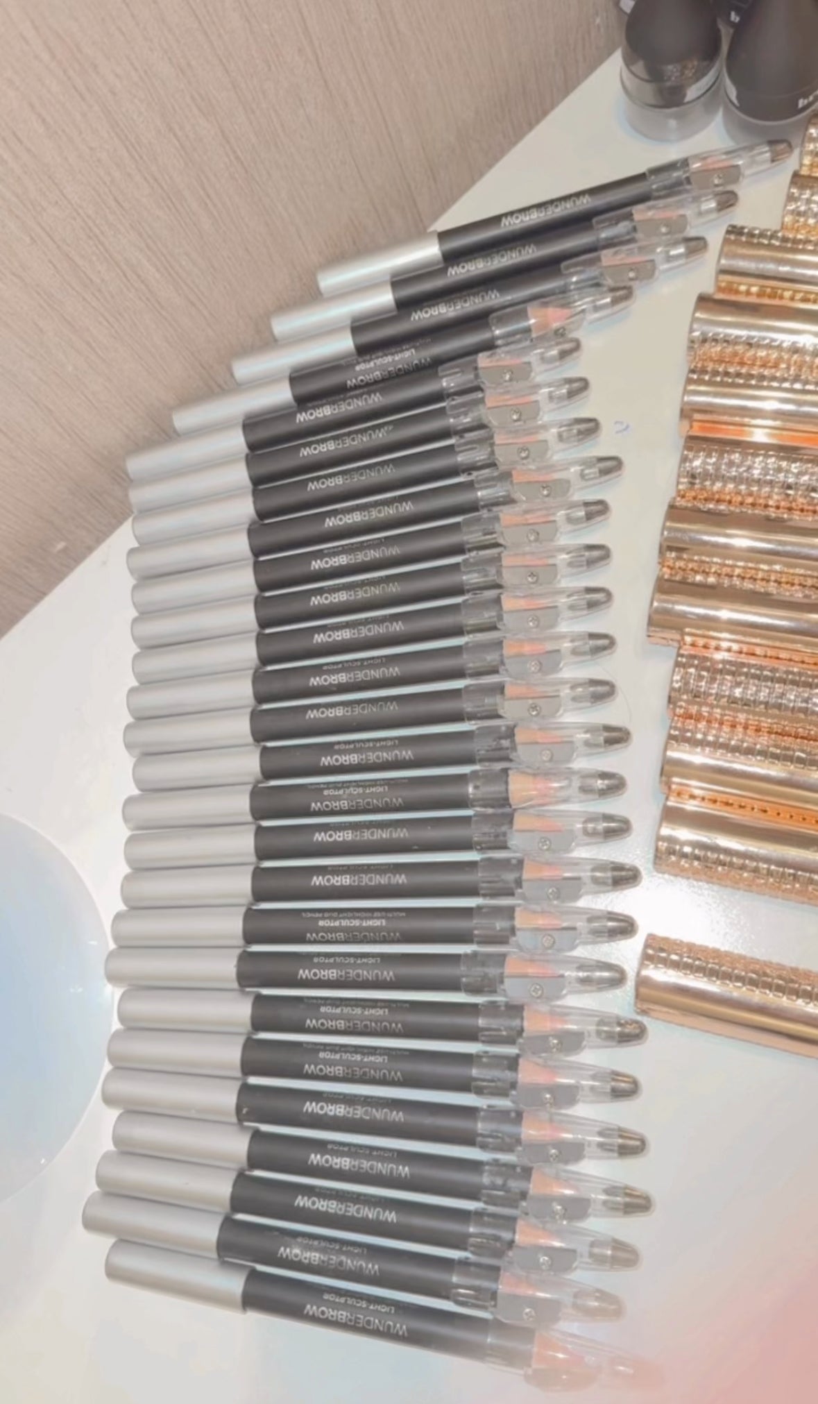 WUNDER BROW LIGHT SCULPTURE EYEBROW OUTLINE PENCIL WITH ONE SIDE HIGHLIGHTER