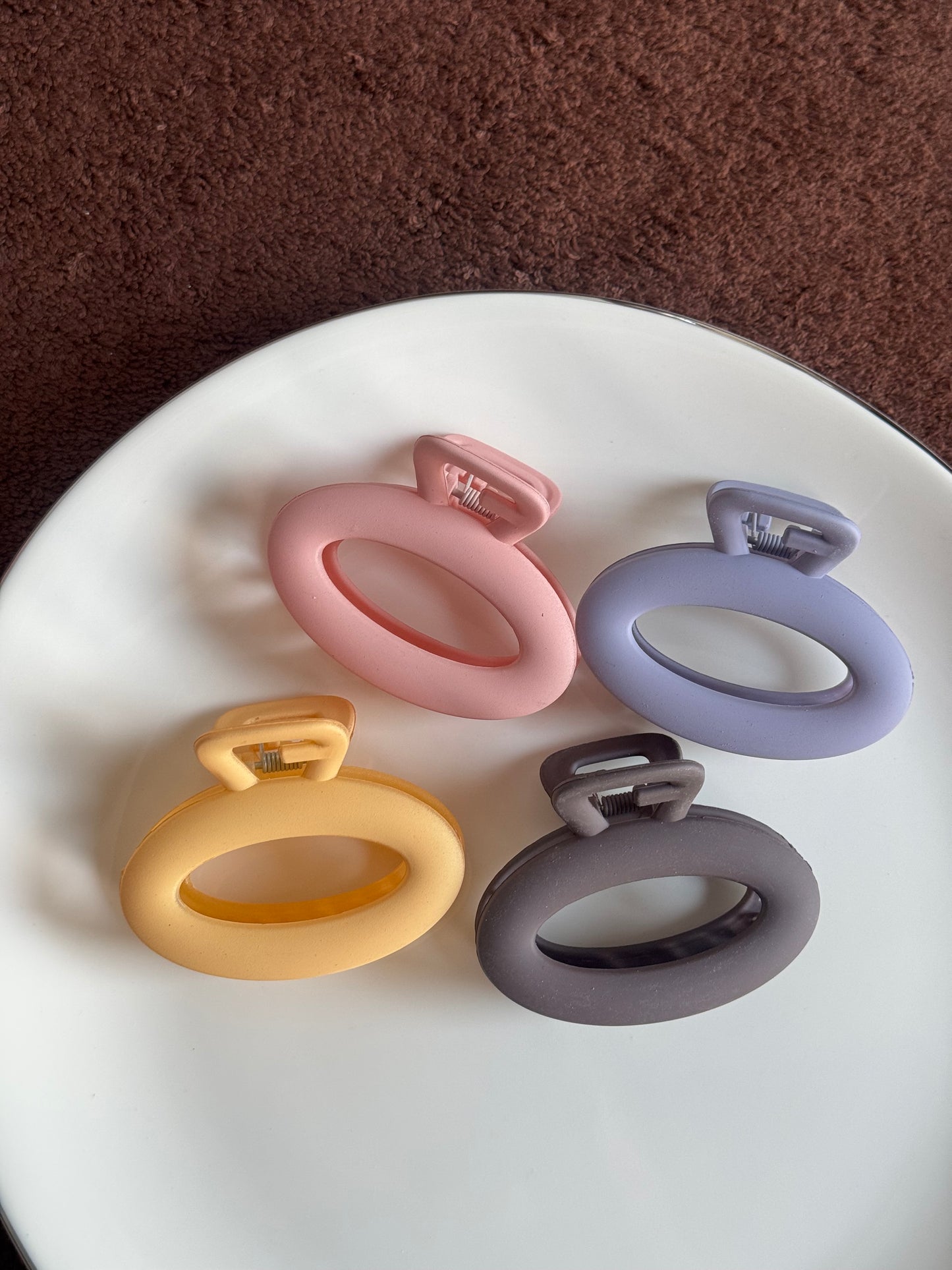 MATTE CHUNKY OVAL CLAW CLIPS
