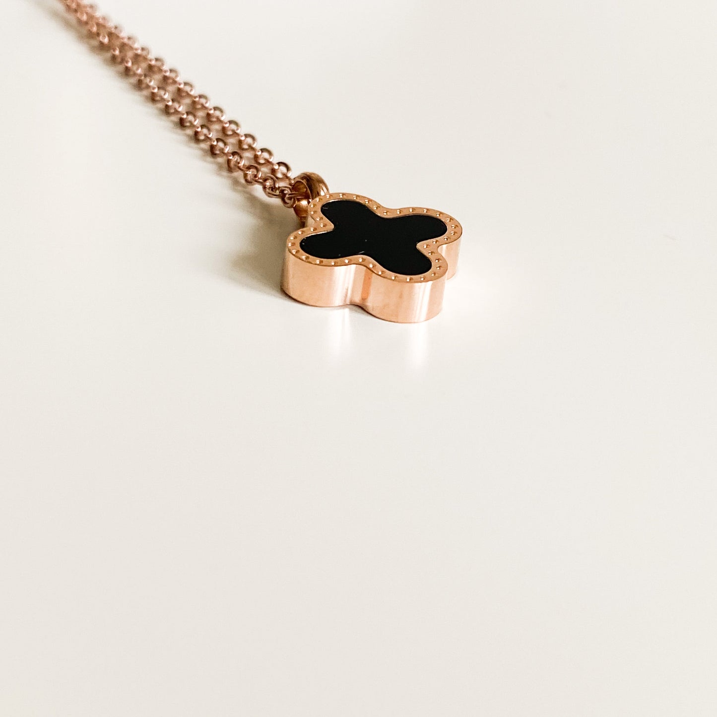 TWO IN ONE CLOVER NECKLACE WITH ONE SIDE BLACK AND ONE WHITE