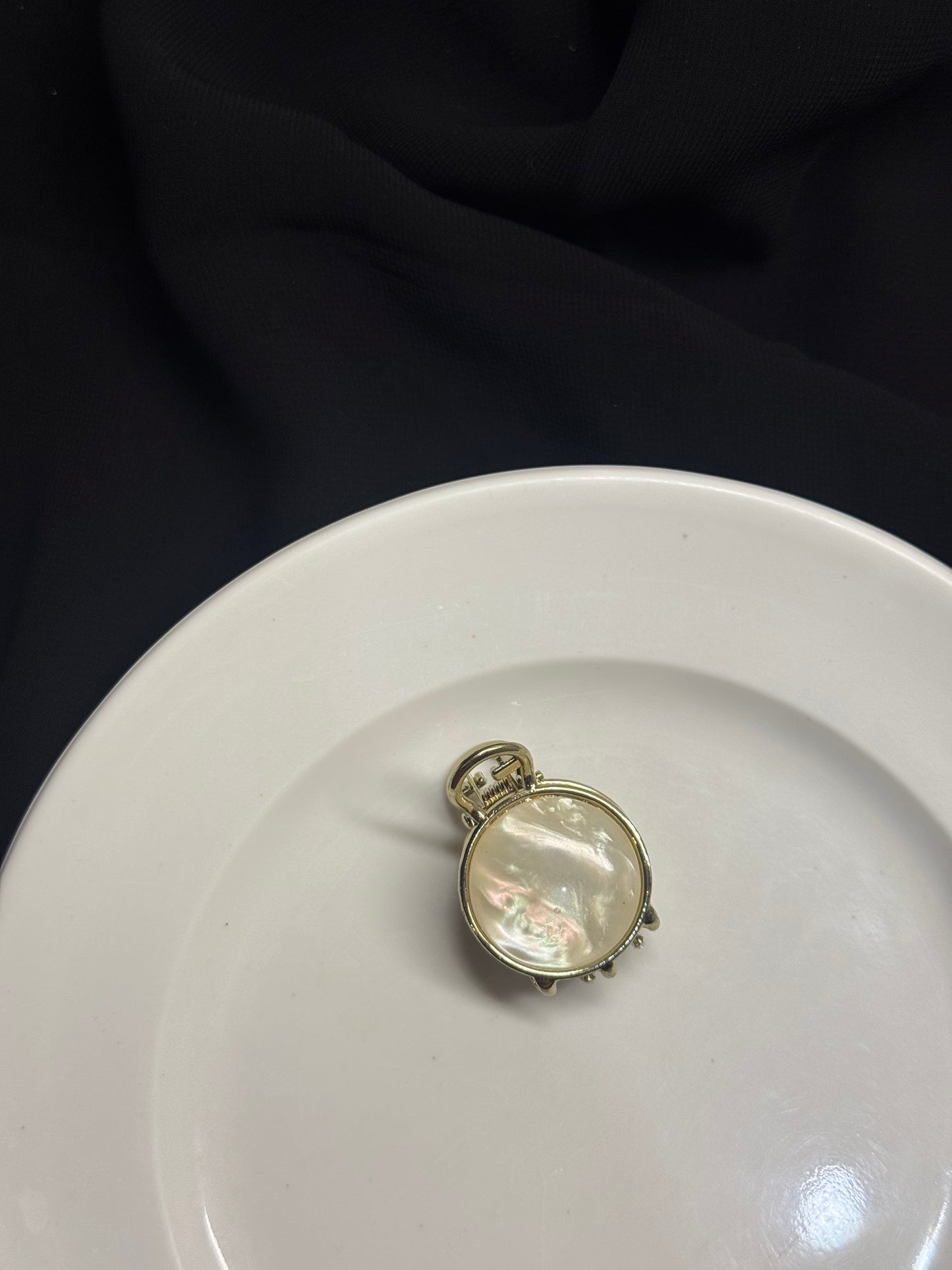 A112 SMALL MARBLE + METAL HAIR CLAW