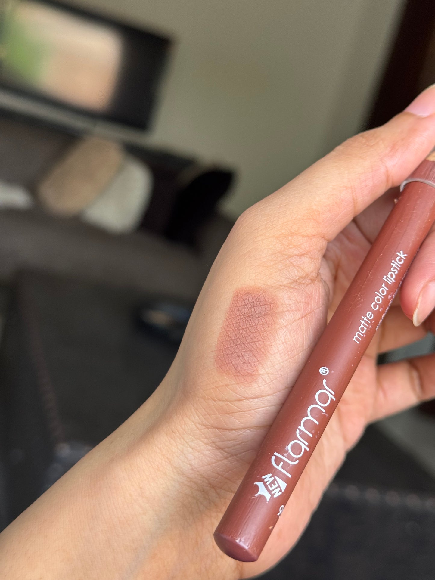 NO 6 FLORMAR LIP LINER