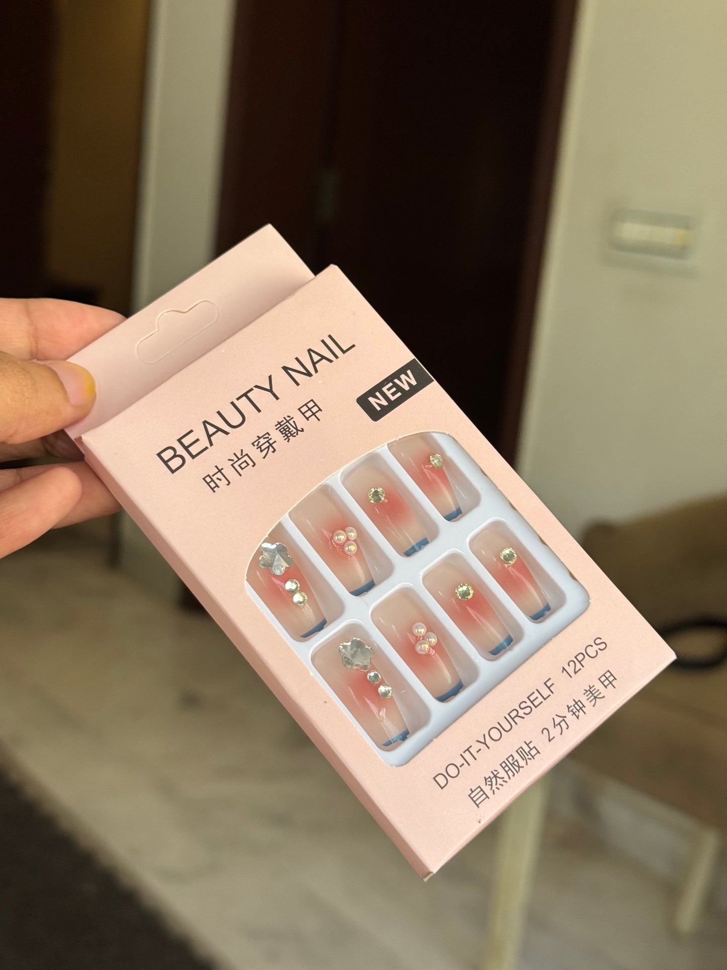 B28 NAIL SET WITH STICKER PACK (12 NAILS)