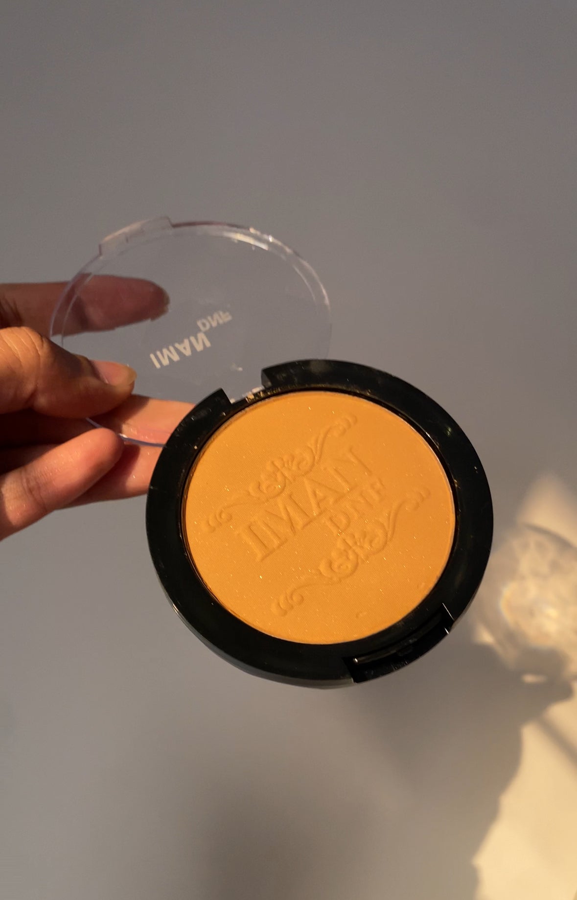 F130 IMAN FACE POWDER / FOUNDATION