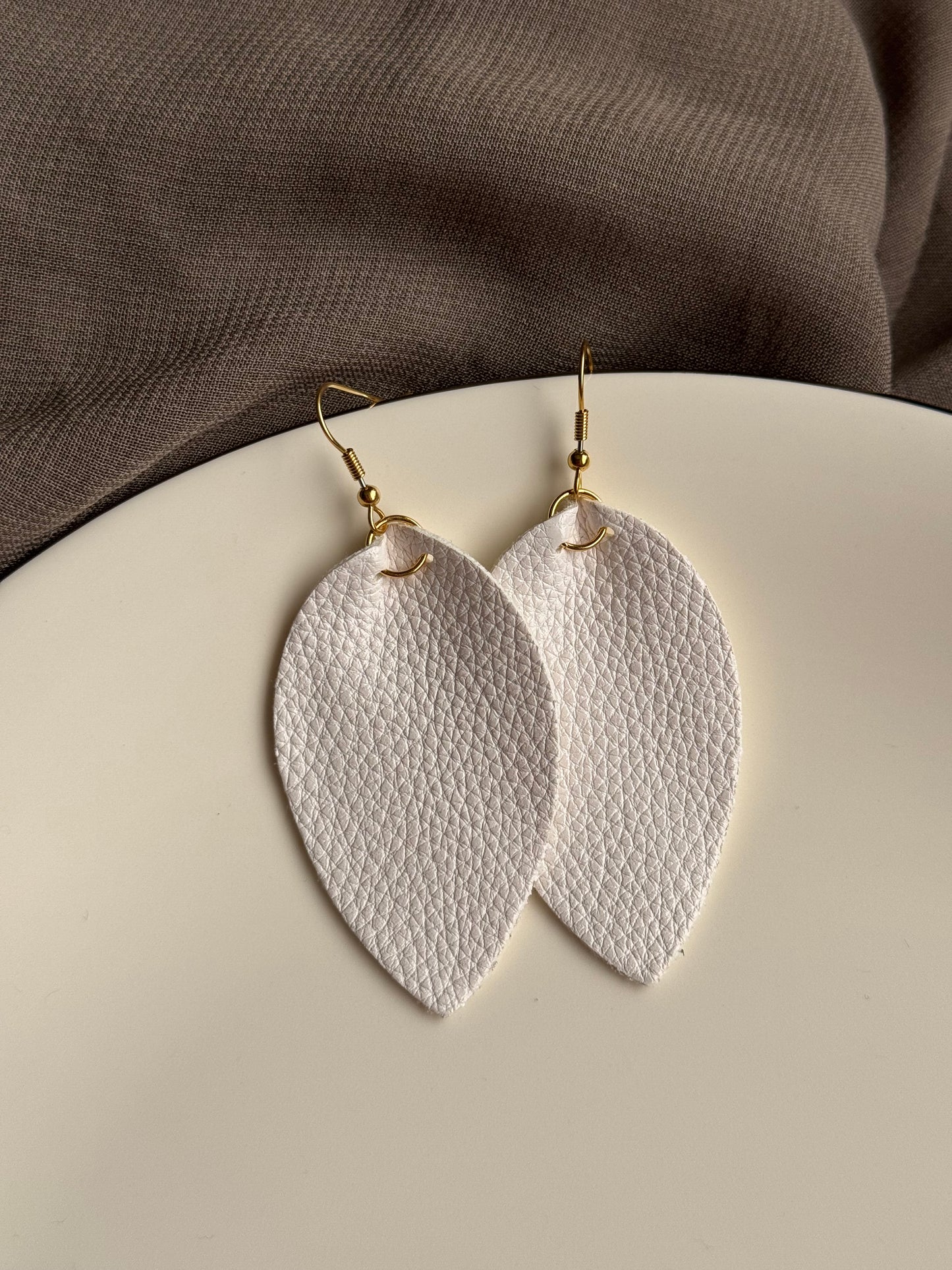G132 LEATHER EARRINGS