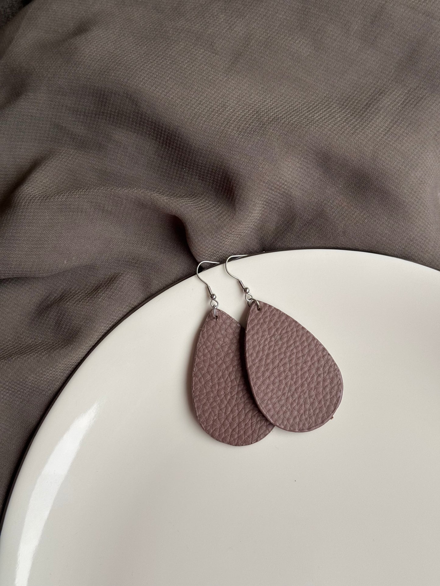 G136 LEATHER EARRINGS