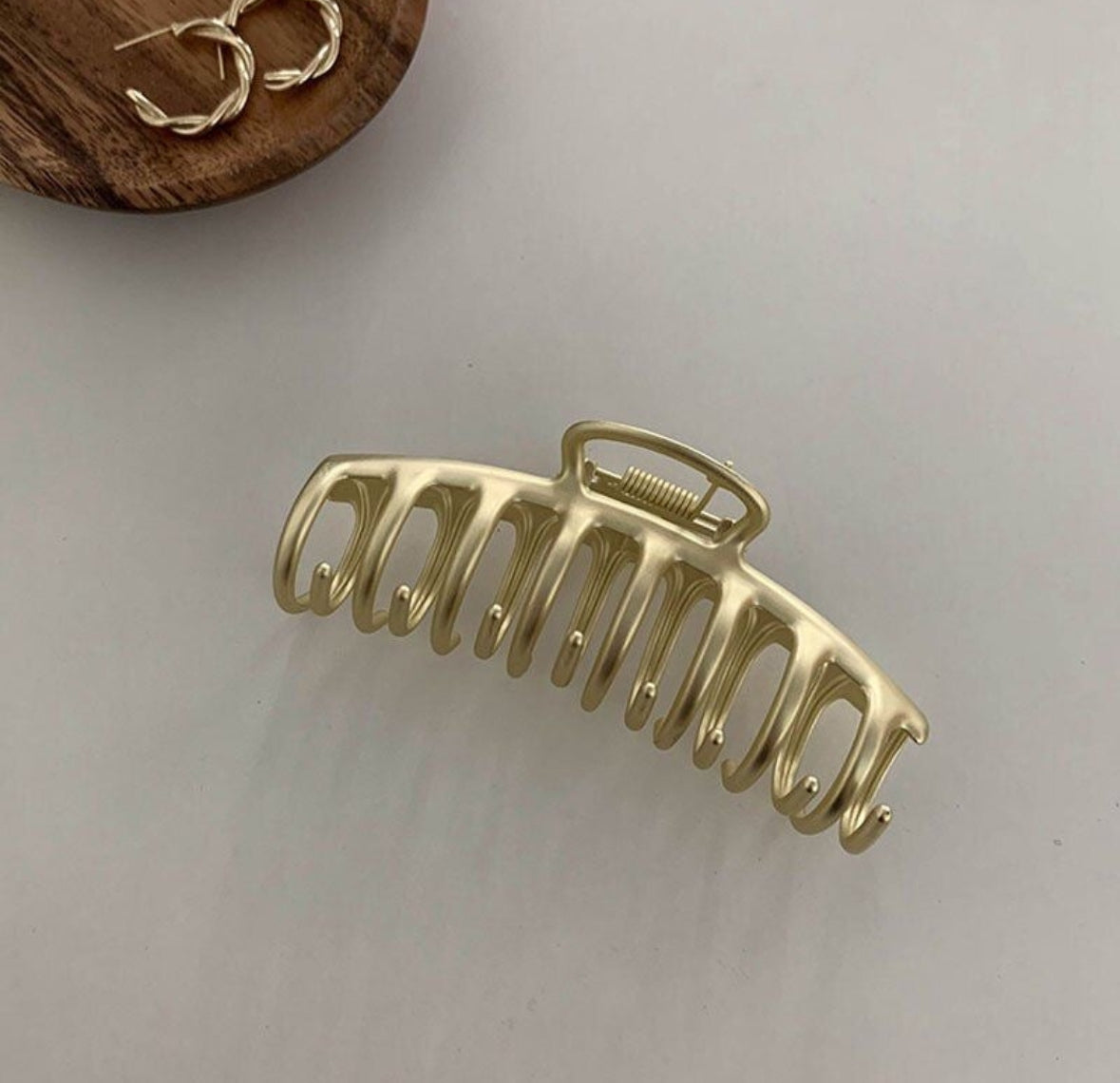 GOLDEN LARGE CLAW CLIP IN METAL