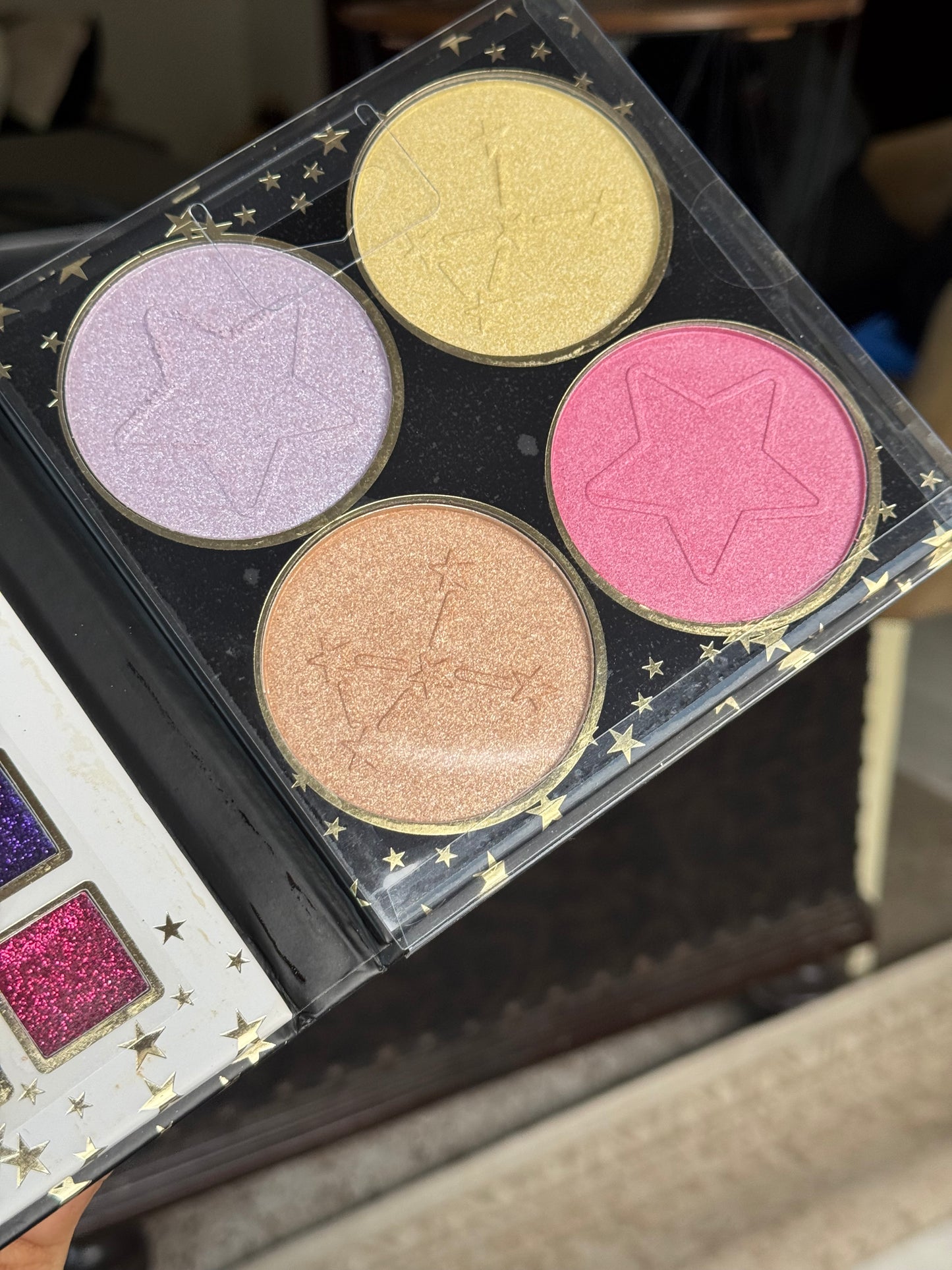 A190 BYS GLITTER EYESHADOW AND HIGHLIGHTER PALETTE
