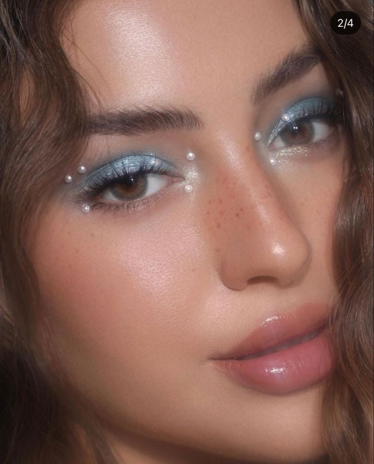 ICE BLUE GLITTER EYELINER + EYESHADOW