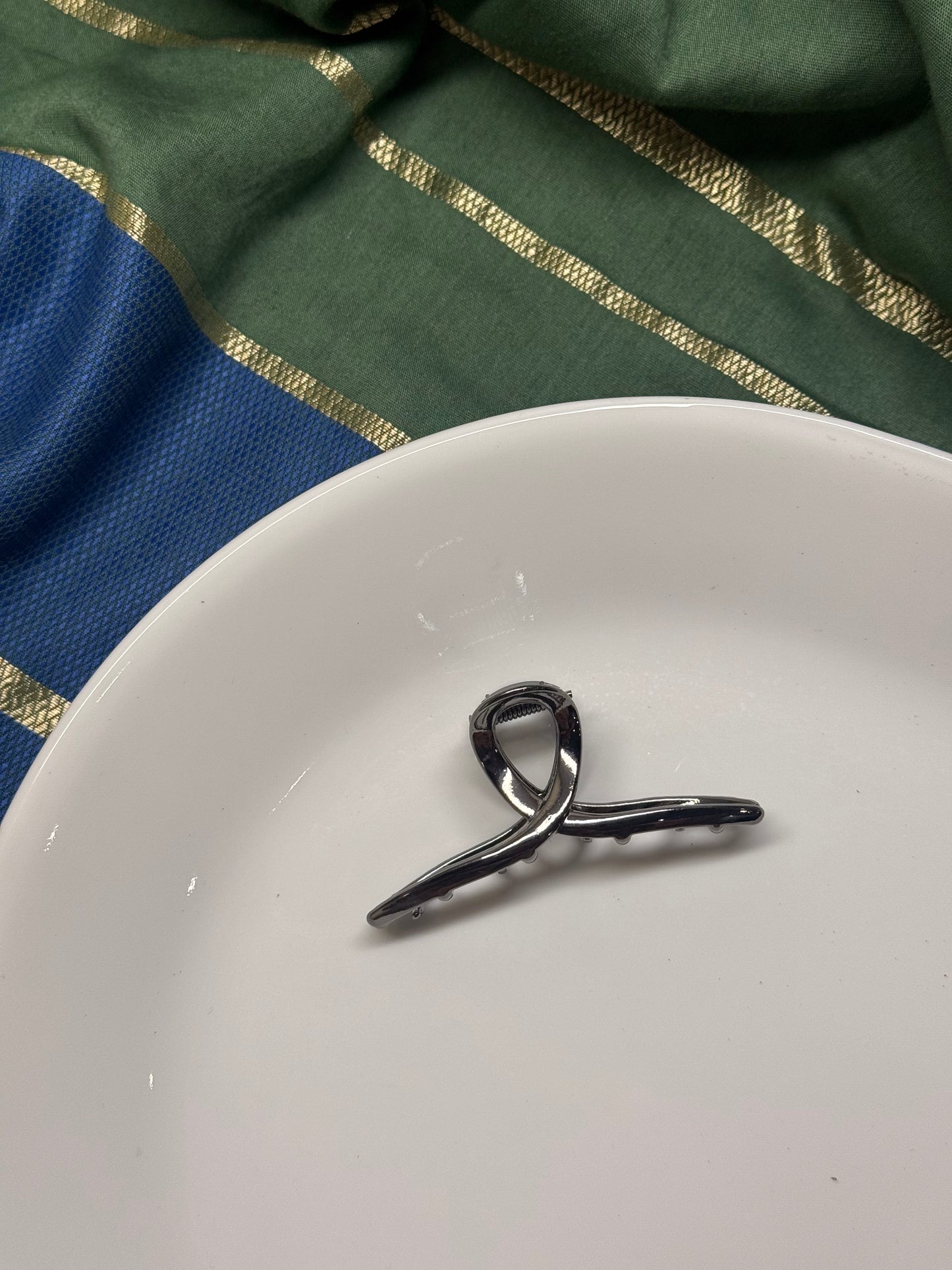B56 SMALL METAL HAIR CLAW