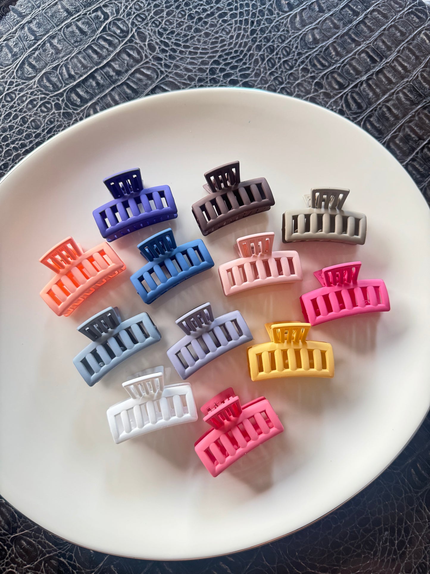 G62 SMALL HAIR CLAW