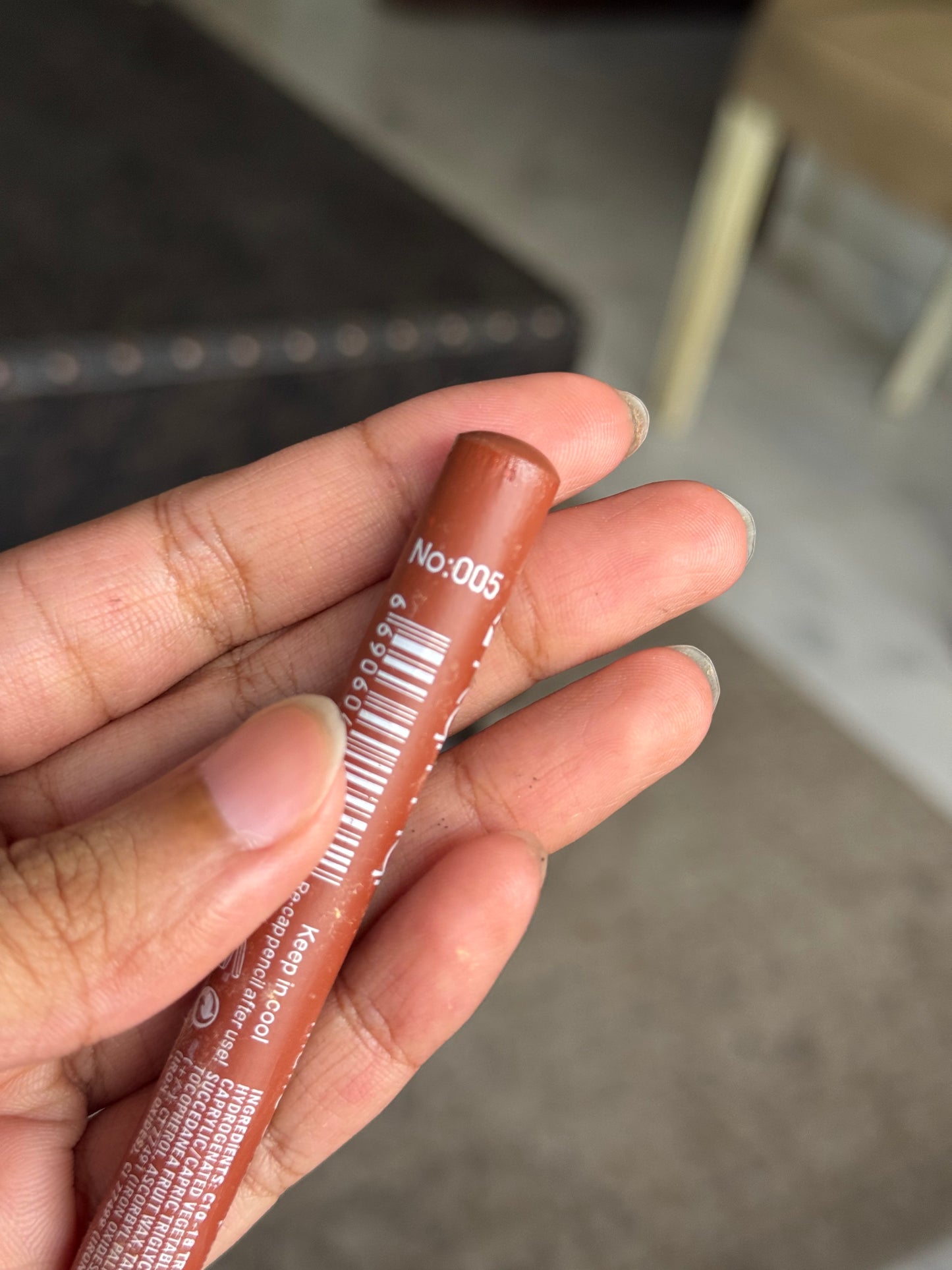 NO 5 FLORMAR LIP LINER