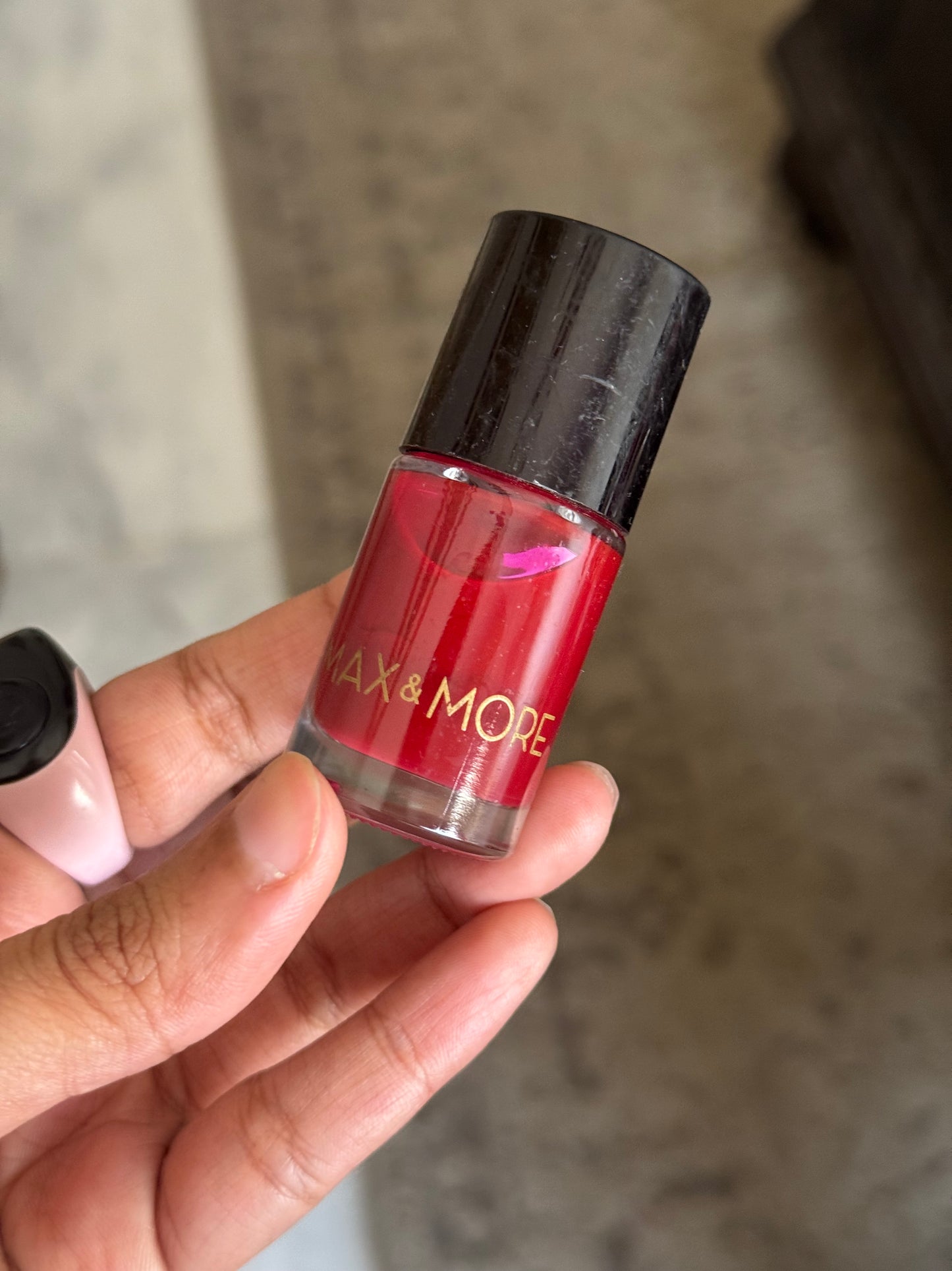 C158 BLOOD RED NAIL COLOR BY MAX N MORE