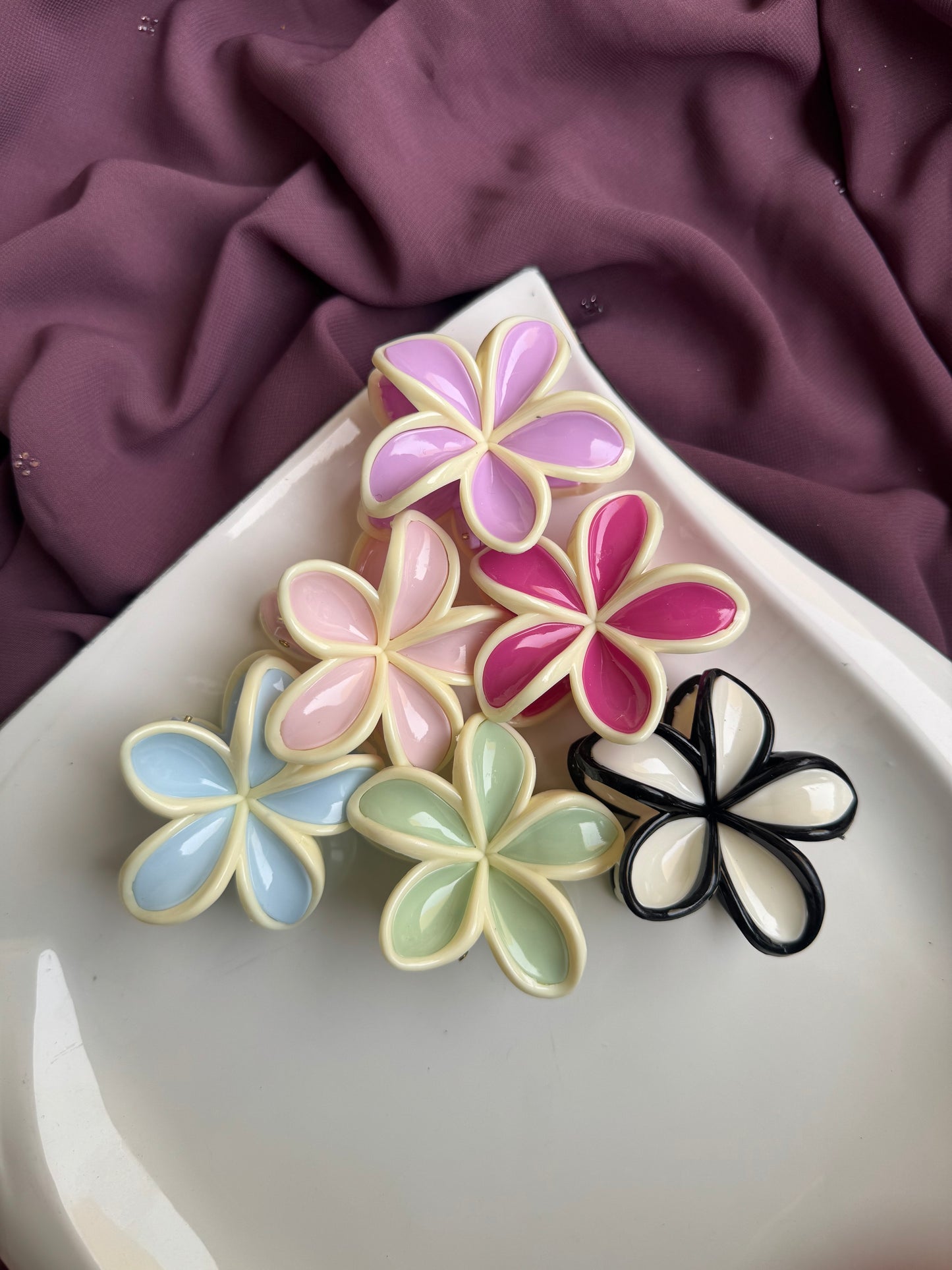 DAISY FLOWER HAIR CLAWS