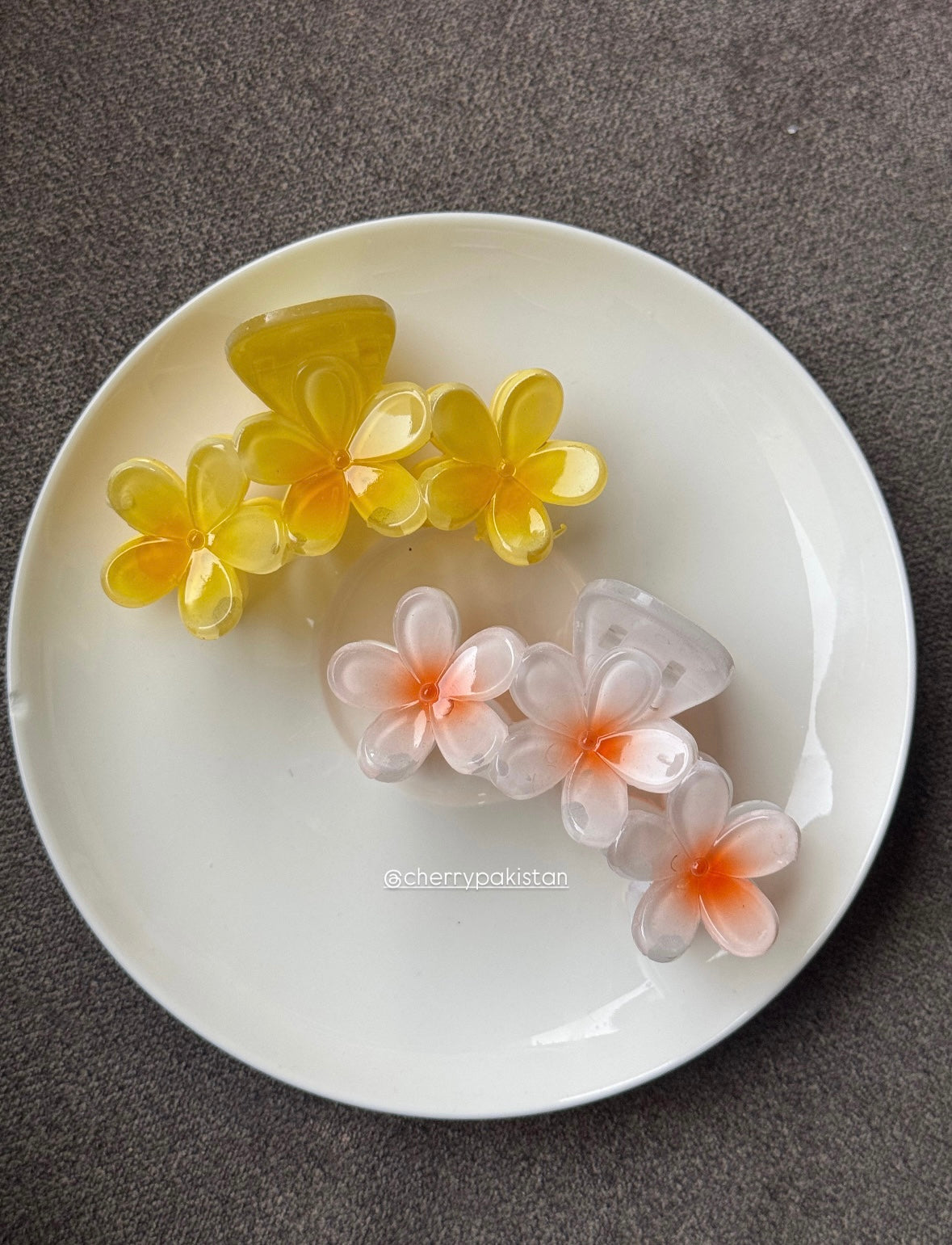 B33 FLOWER HAIR CLAWS