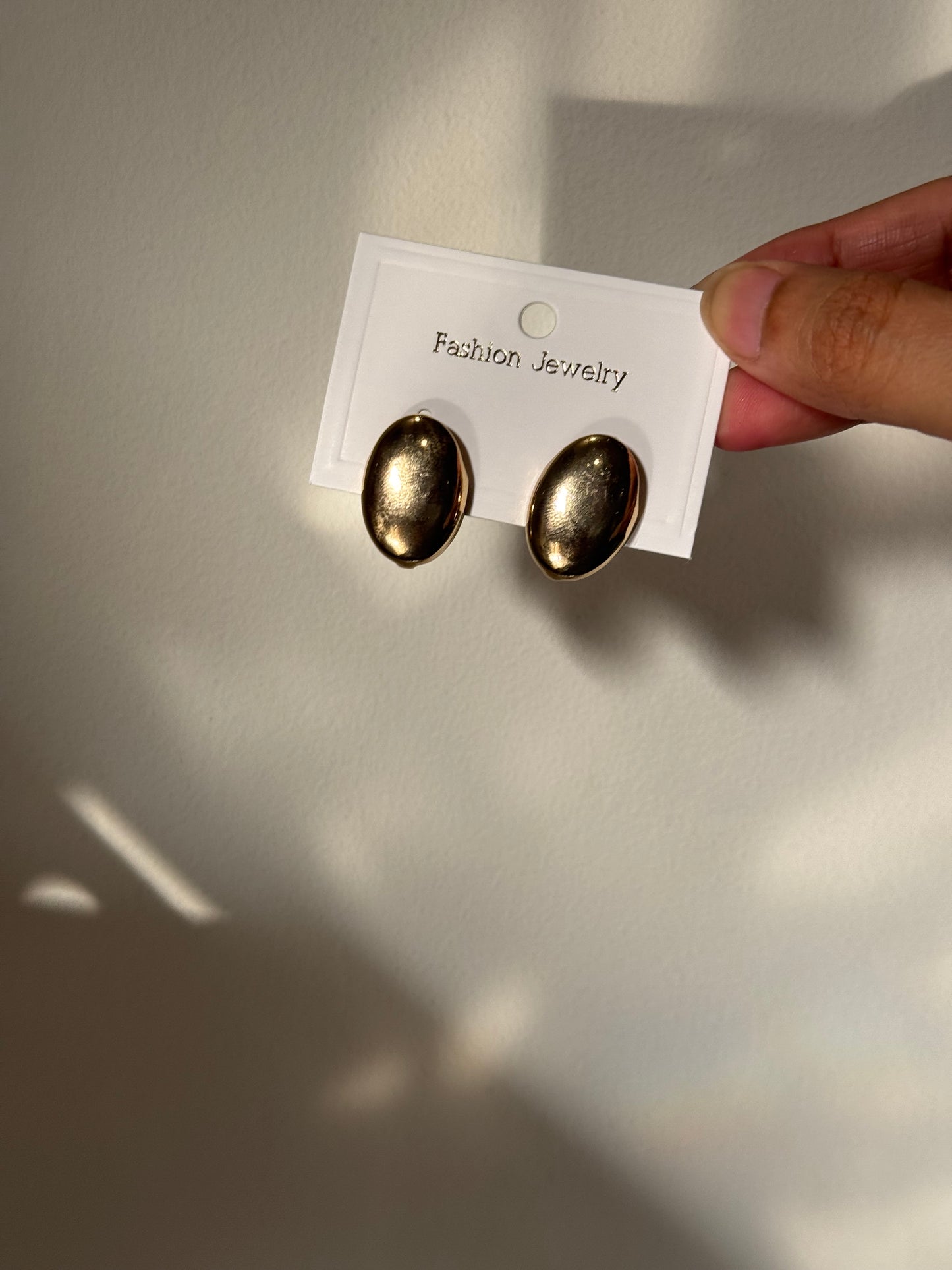 OVAL GOLDEN STUDS