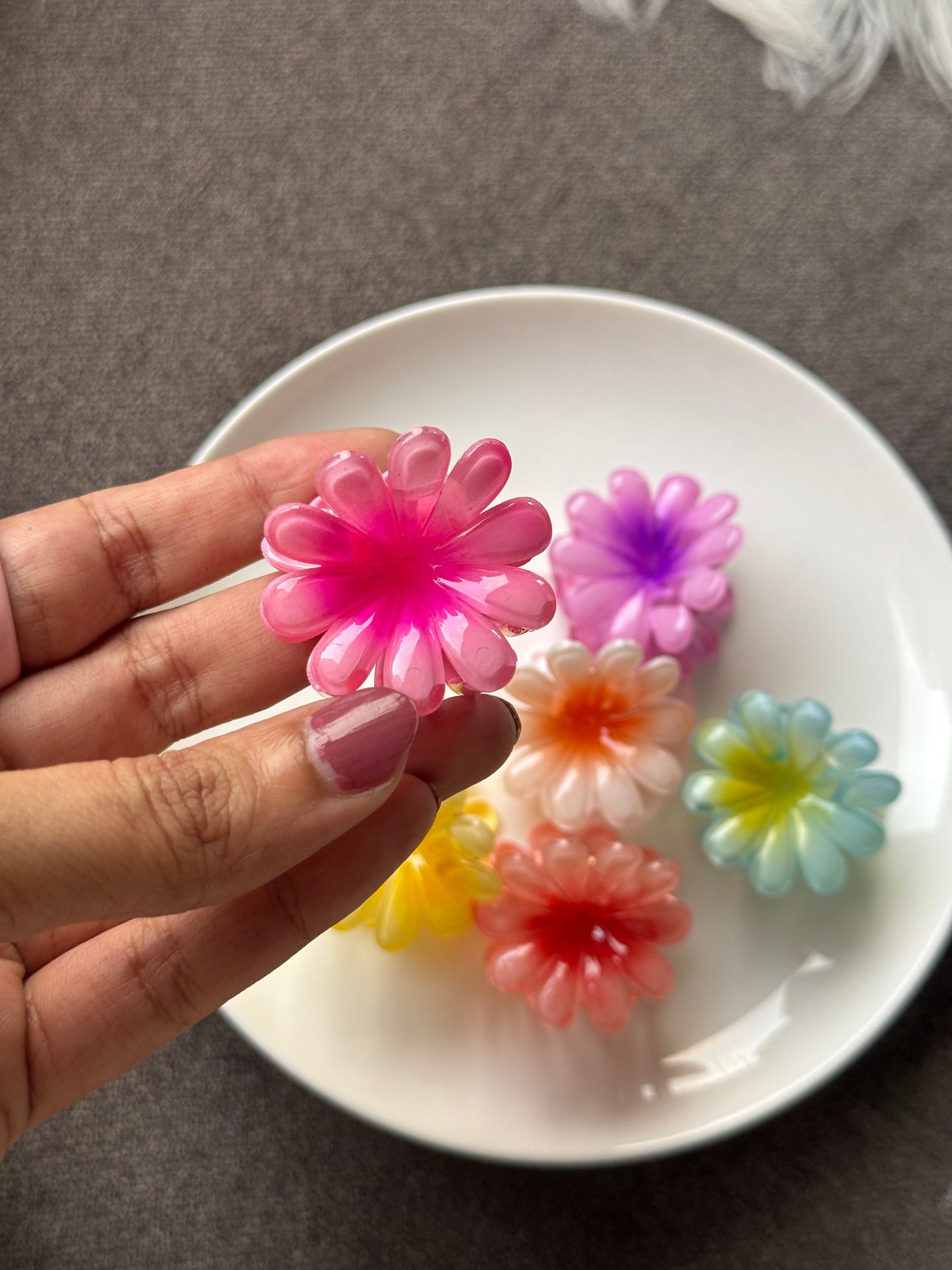A159 SMALL FLORAL HAIR CLAWS