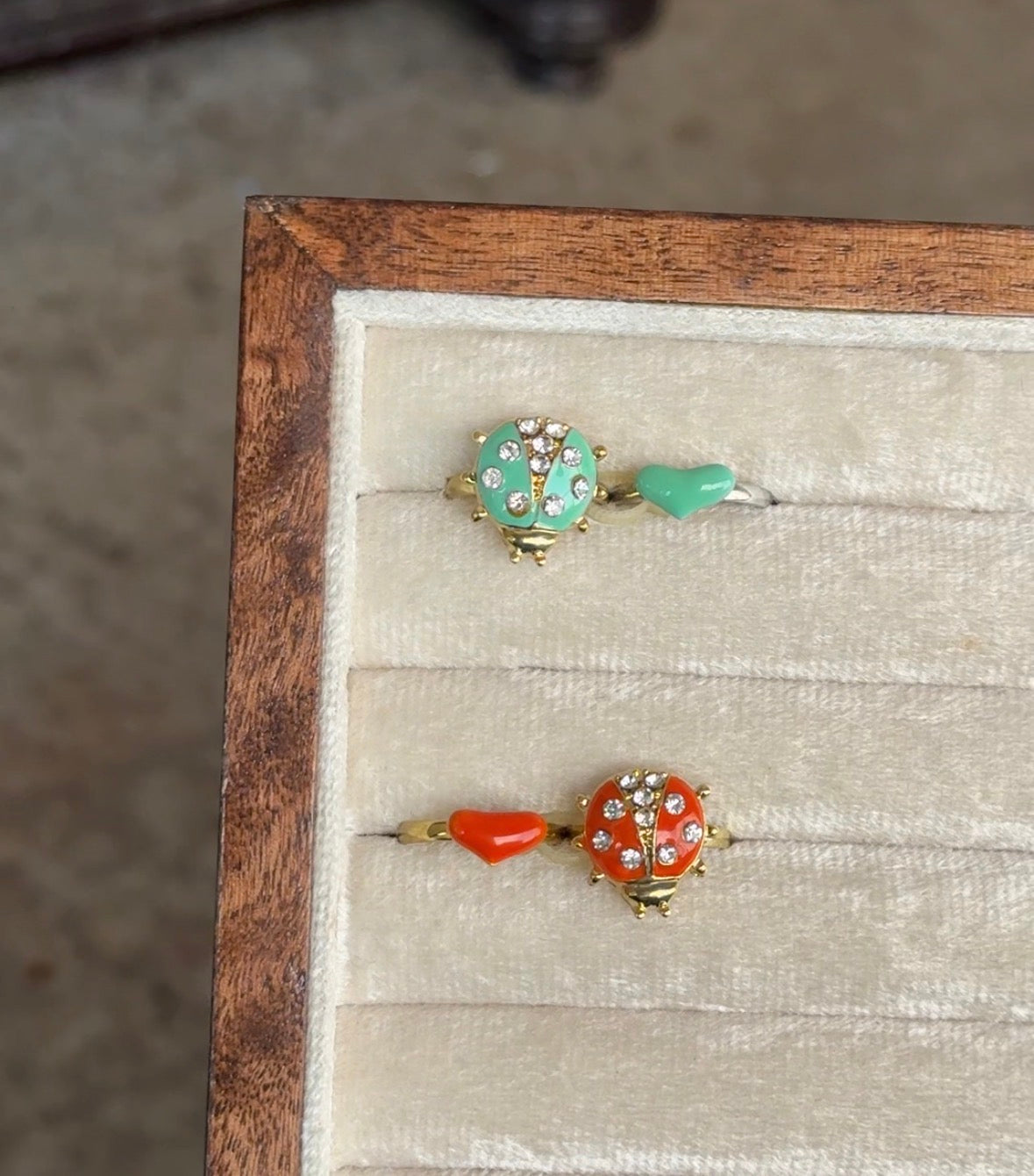 E297 LADY BUG RING SET