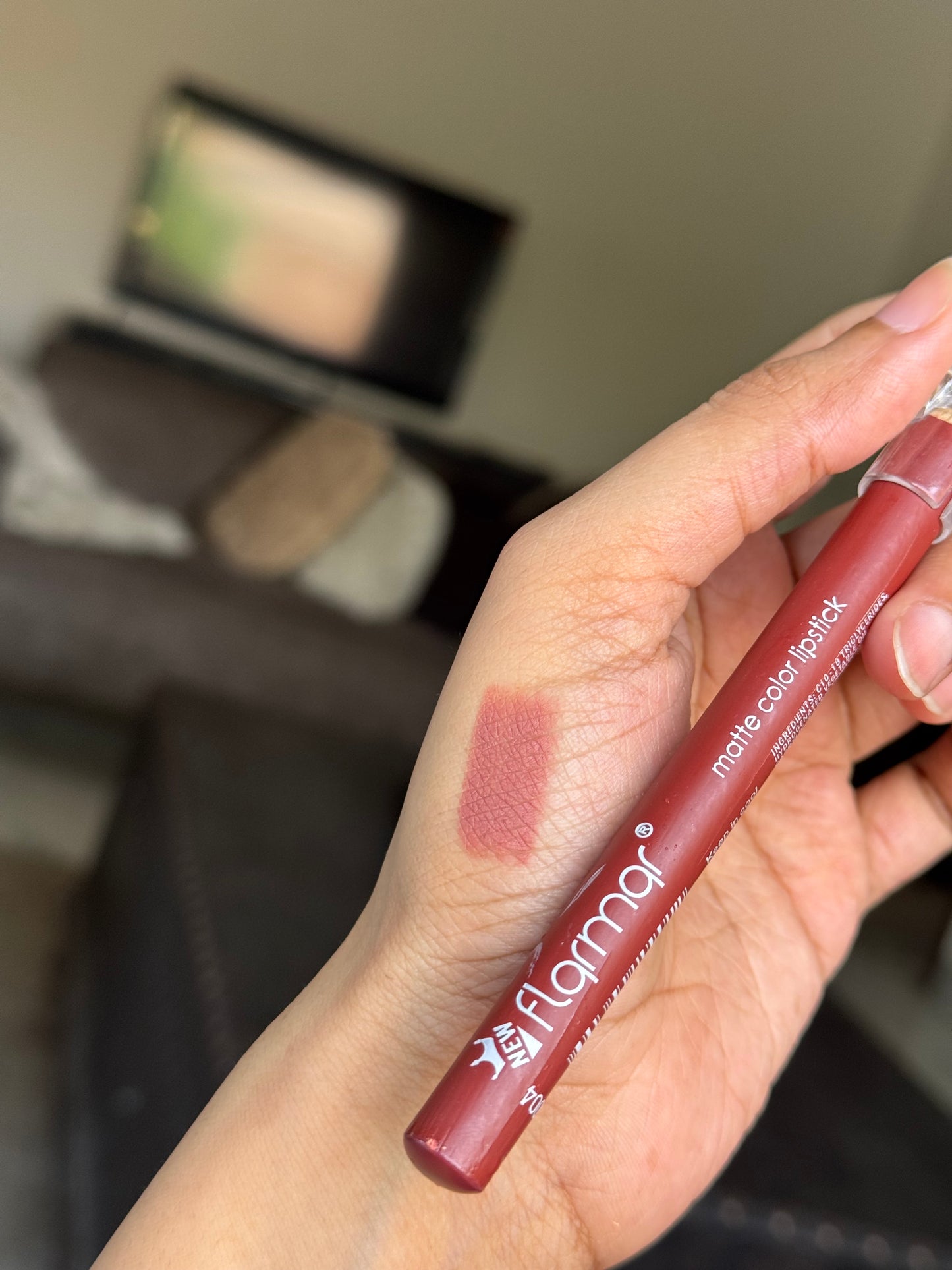 NO 4 FLORMAR LIP LINER