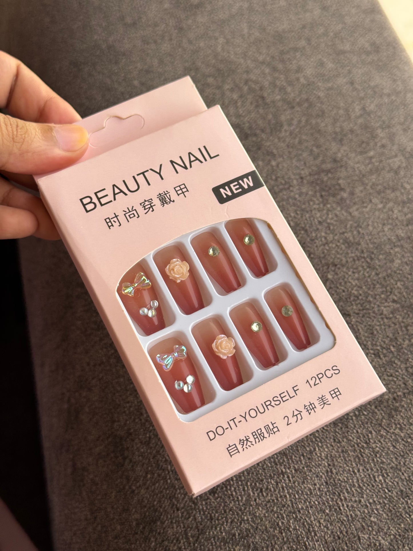 B26 NAIL SET WITH STICKER PACK (12 NAILS)