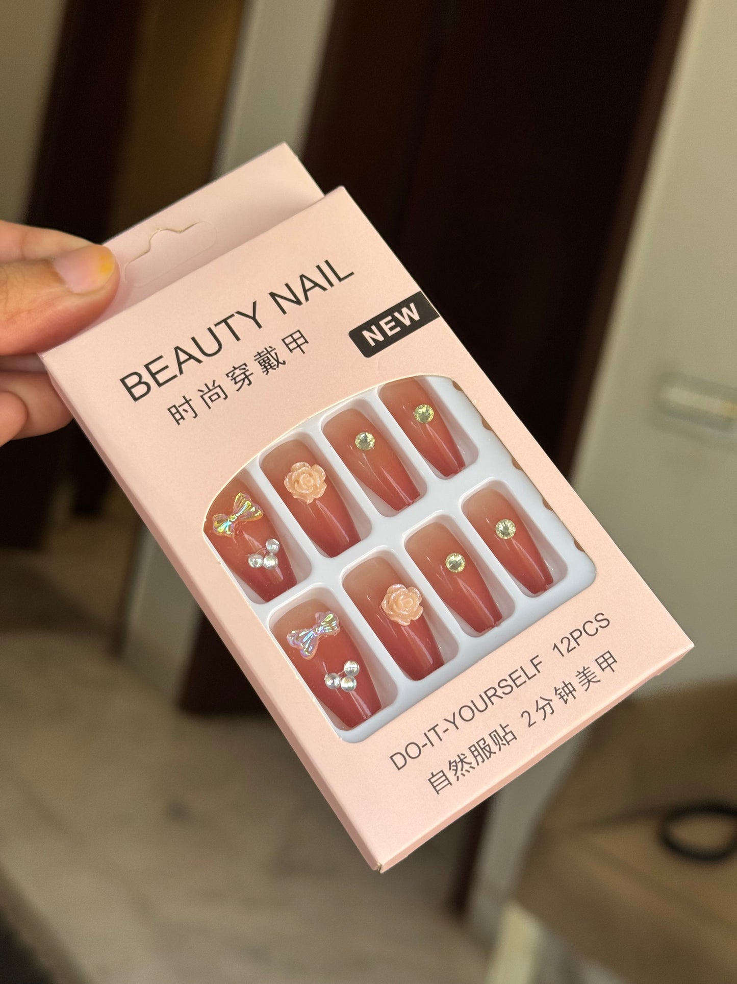 B26 NAIL SET WITH STICKER PACK (12 NAILS)