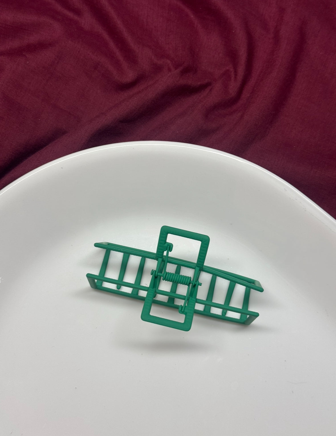 C10 METAL MEDIUM SIZED HAIR CLAW